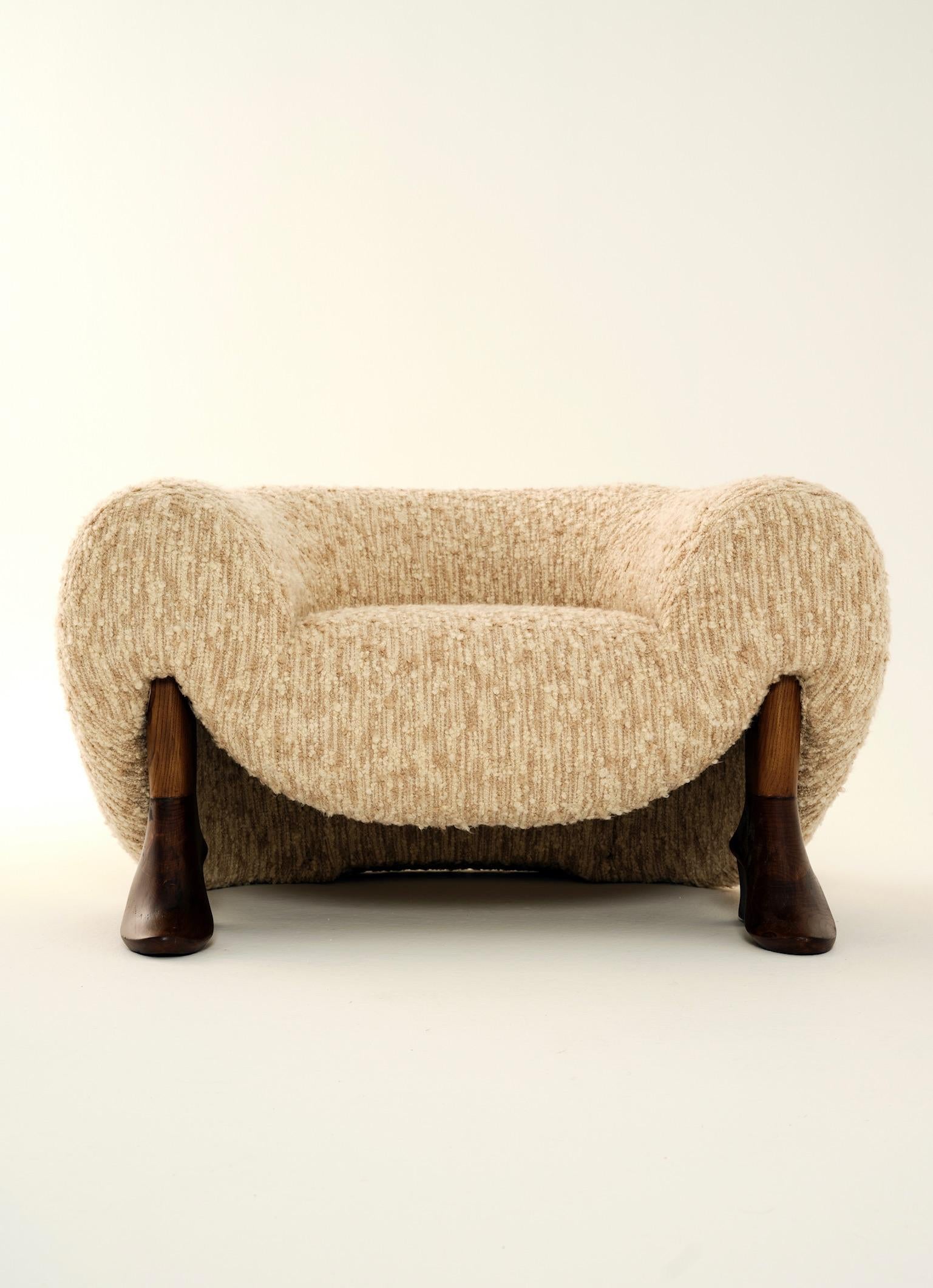 https://a.1stdibscdn.com/high-heels-armchair-for-sale-picture-2/f_104752/f_451659121748031574991/DEYA_4140_yeni_master.jpg