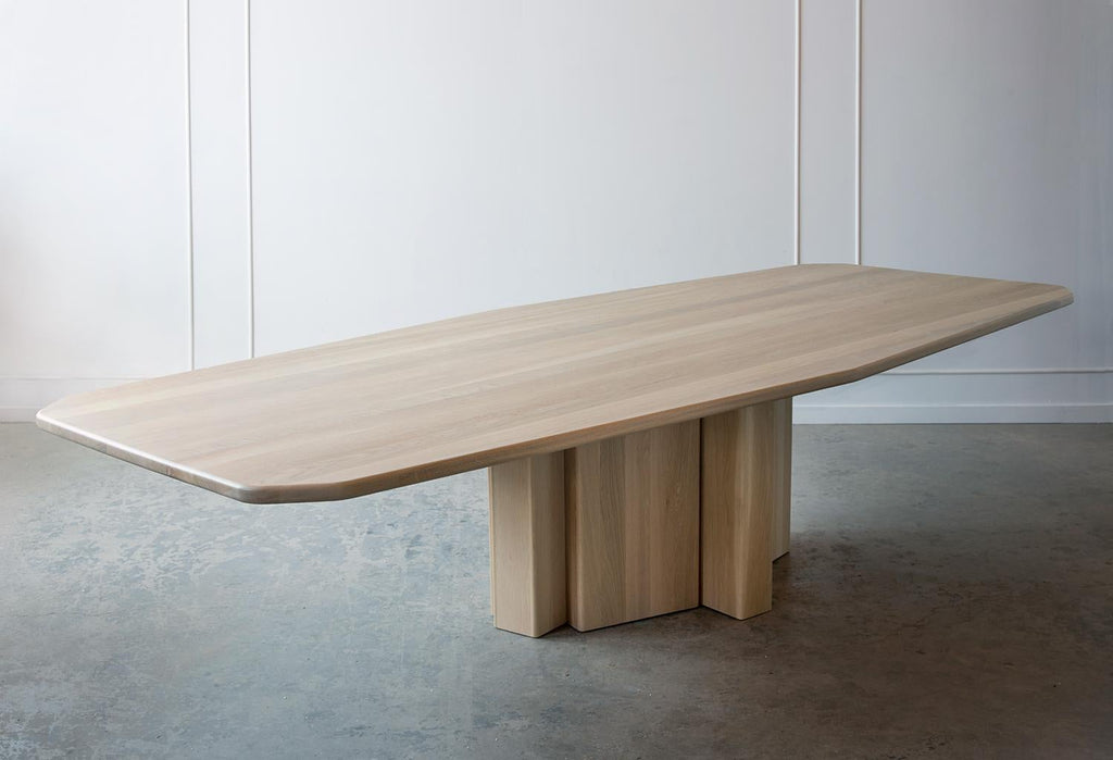 https://a.1stdibscdn.com/diamond-table-11-feet-in-white-oak-by-simon-johns-for-sale-picture-3/f_26473/f_359717321693538173771/DIAMOND_ENSEMBLIER_lite_5_master.jpg