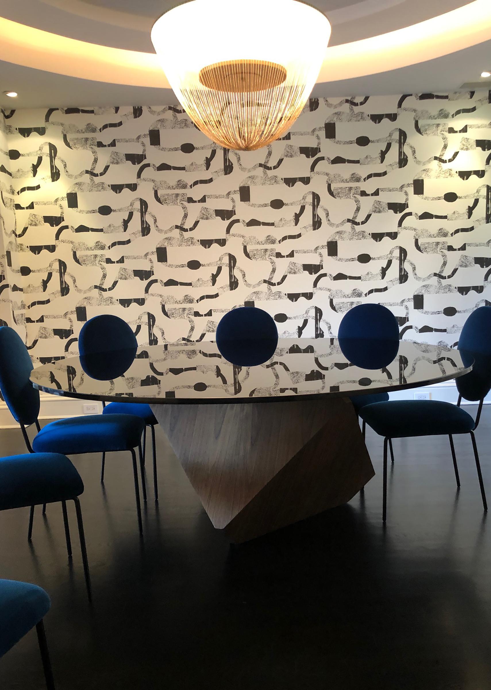 https://a.1stdibscdn.com/table-by-cooper-hewitt-national-design-museum-american-minimalist-wm-earle-for-sale-picture-6/f_22703/f_483799521768761521441/DIBS_HAL_DINING_LARGE_SITU_master.JPG