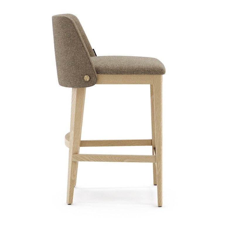 https://a.1stdibscdn.com/set-of-3-contemporary-counter-height-stools-for-sale-picture-4/f_27693/f_232744021658315629128/DK22_B_LOUISE_BANCO_BAR_BAIXO_HELMAND_10_FREIXO_NATURAL_DETALHE_DOURADO_ESCOVADO_03_master.jpg?width=768