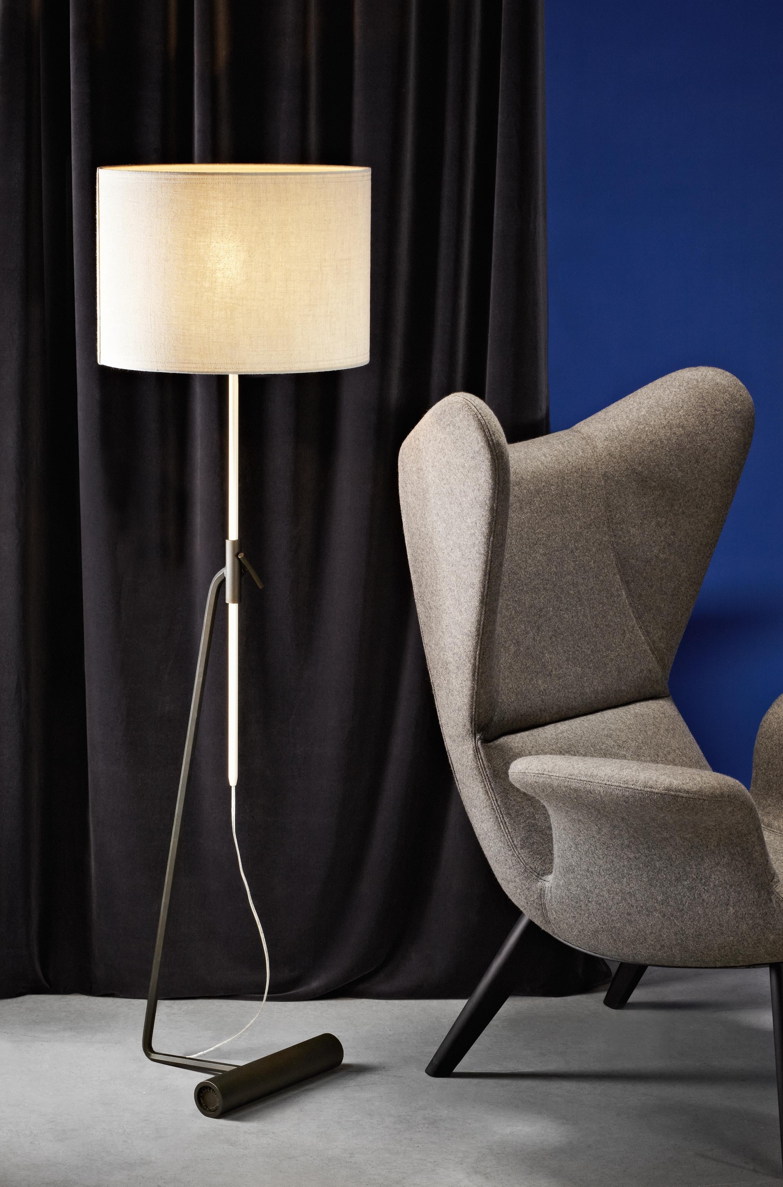 https://a.1stdibscdn.com/moroso-longwave-armchair-in-leather-by-diesel-living-for-sale-picture-3/16715061/f_164149111571415814563/DL13_082_Diesel_DL2H05_300_master.jpg