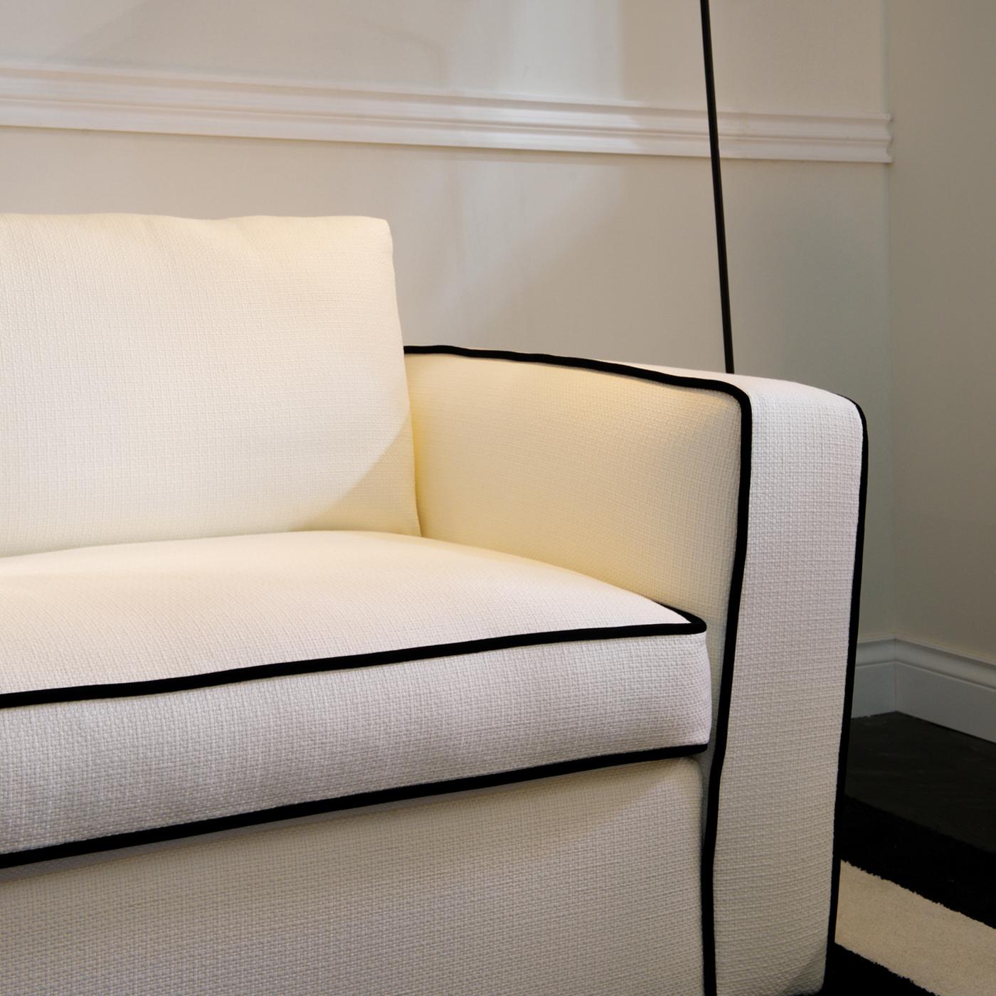 https://a.1stdibscdn.com/alexander-white-sofa-by-dom-edizioni-for-sale-picture-3/f_17062/f_165097621571317039330/DOMEMI_132_C20190401_6_15kgbkh_master.jpg