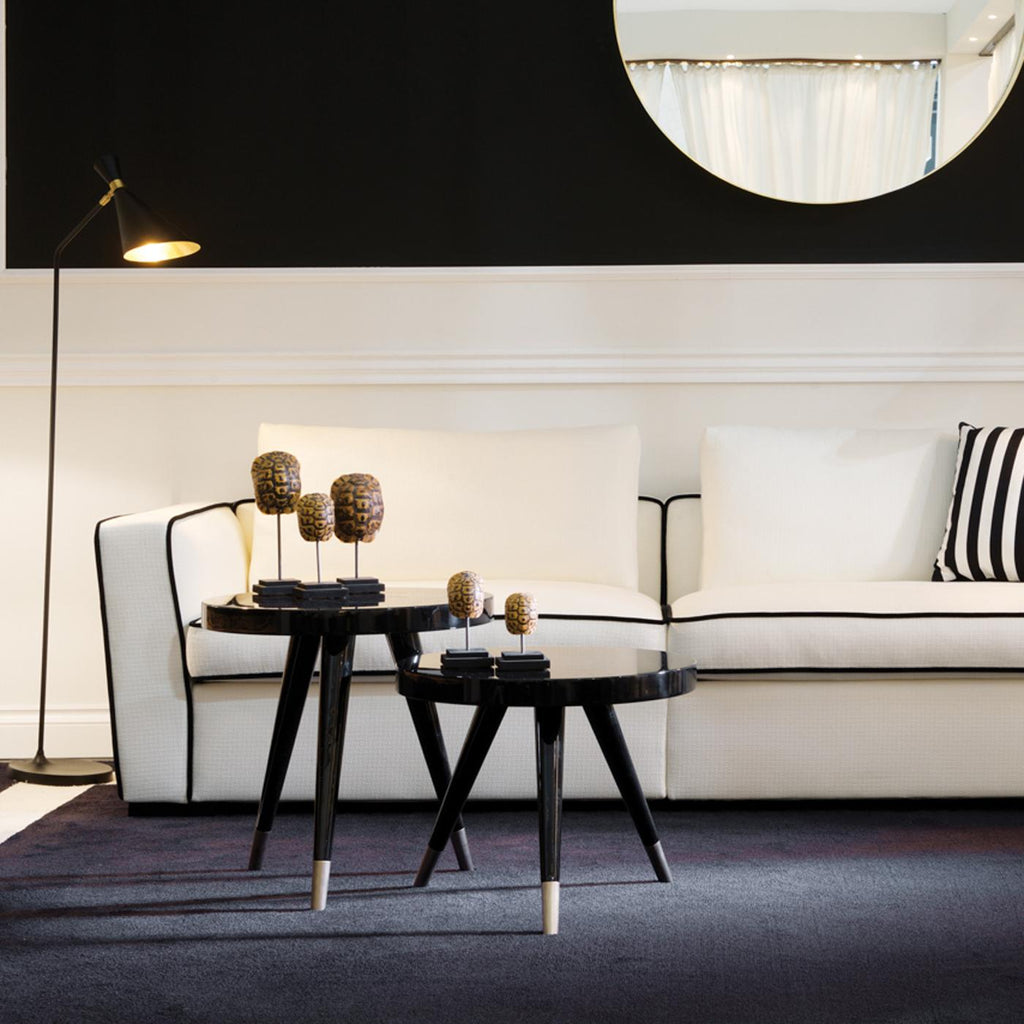 https://a.1stdibscdn.com/alexander-white-sofa-by-dom-edizioni-for-sale-picture-4/f_17062/f_165097621571317045202/DOMEMI_132_D20190401_6_1blg47q_master.jpg