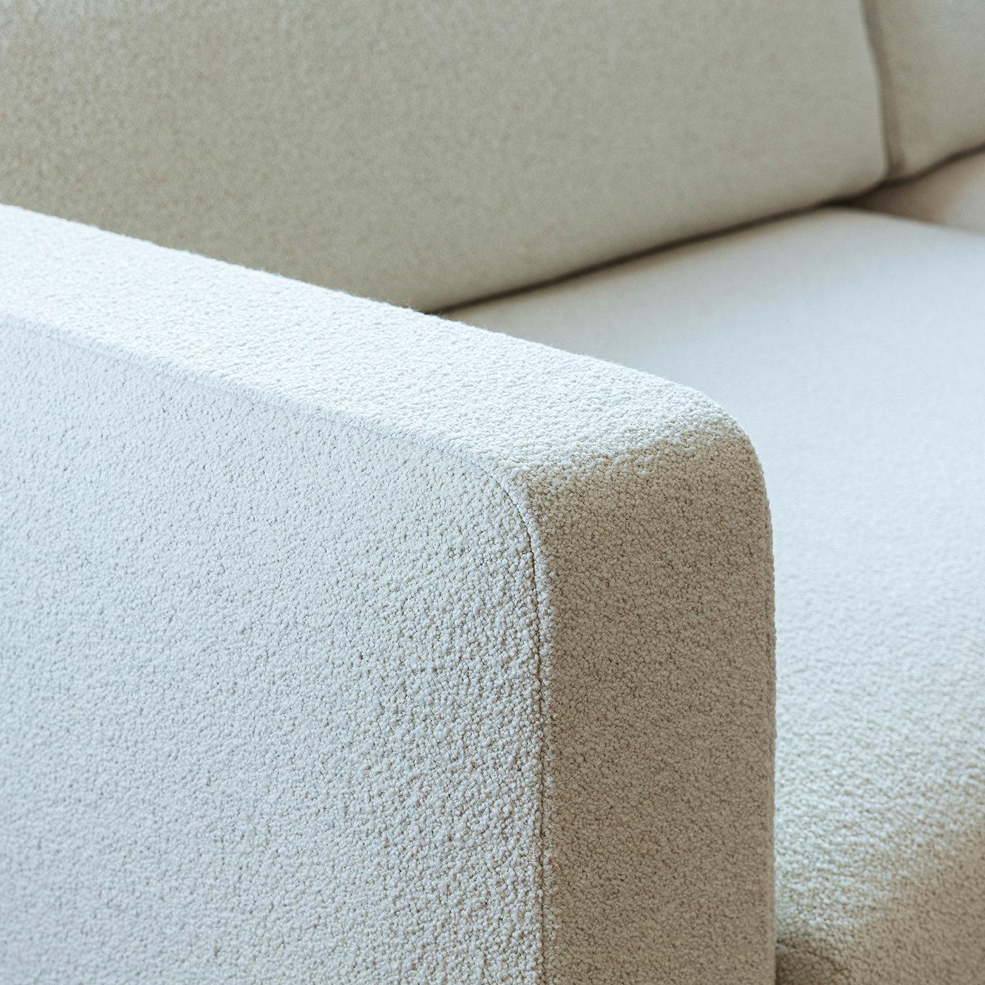 https://a.1stdibscdn.com/daniel-white-sofa-for-sale-picture-2/f_17062/f_250066921629708536578/DOMEMI_214_A20201130_25_al6kpx_master.jpg