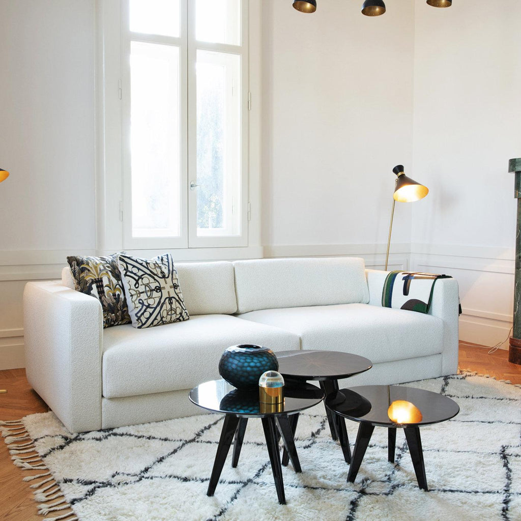 https://a.1stdibscdn.com/daniel-white-sofa-for-sale-picture-4/f_17062/f_250066921629708536164/DOMEMI_214_C20201130_25_10tdtkd_master.jpg