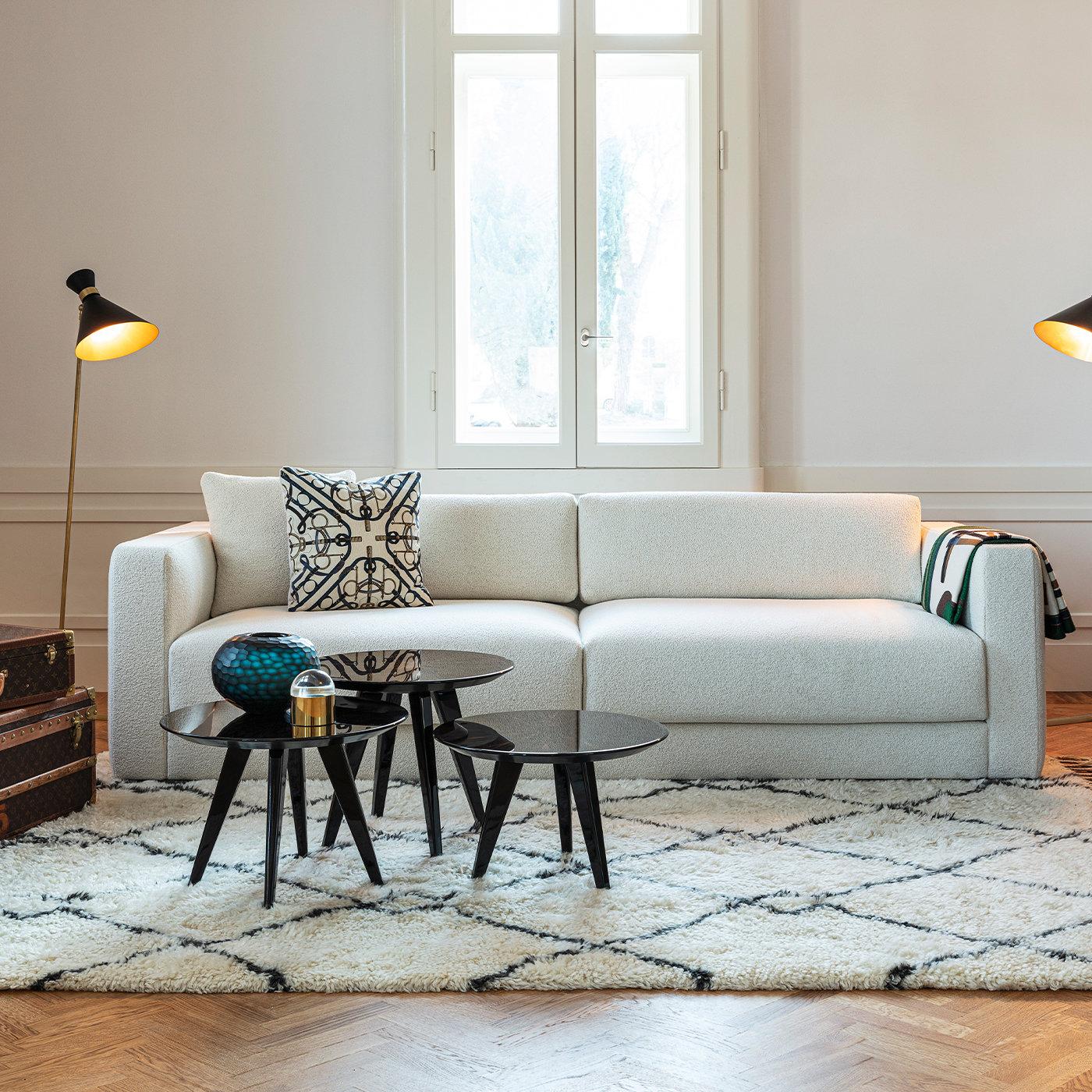 https://a.1stdibscdn.com/daniel-white-sofa-for-sale-picture-5/f_17062/f_250066921629708536385/DOMEMI_214_D20201130_25_12f2gxm_master.jpg