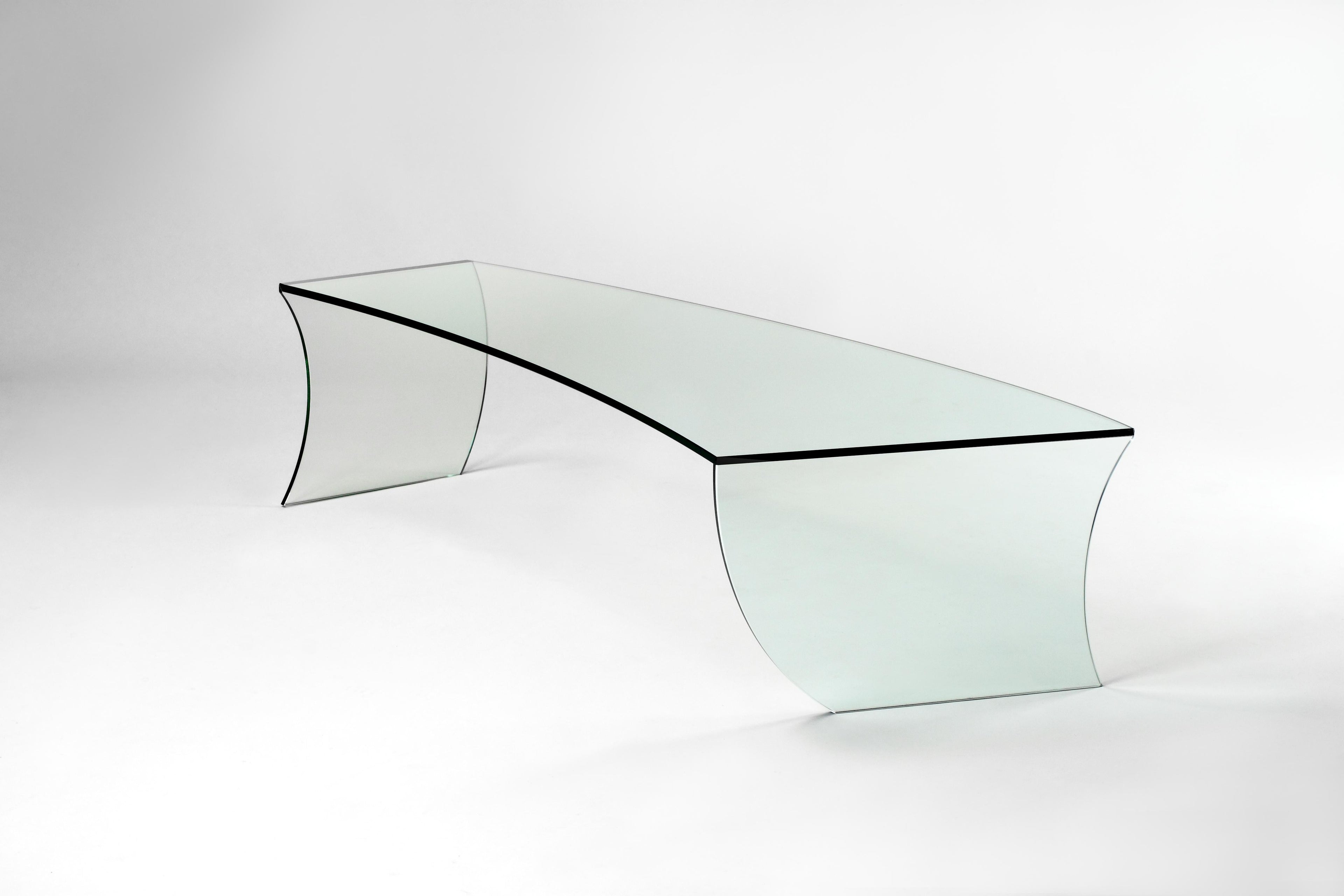 https://a.1stdibscdn.com/contemporary-design-coffee-table-in-glass-italian-limited-edition-for-sale-picture-3/f_22003/f_134174411548168929008/DPP_5_copia_master.jpg