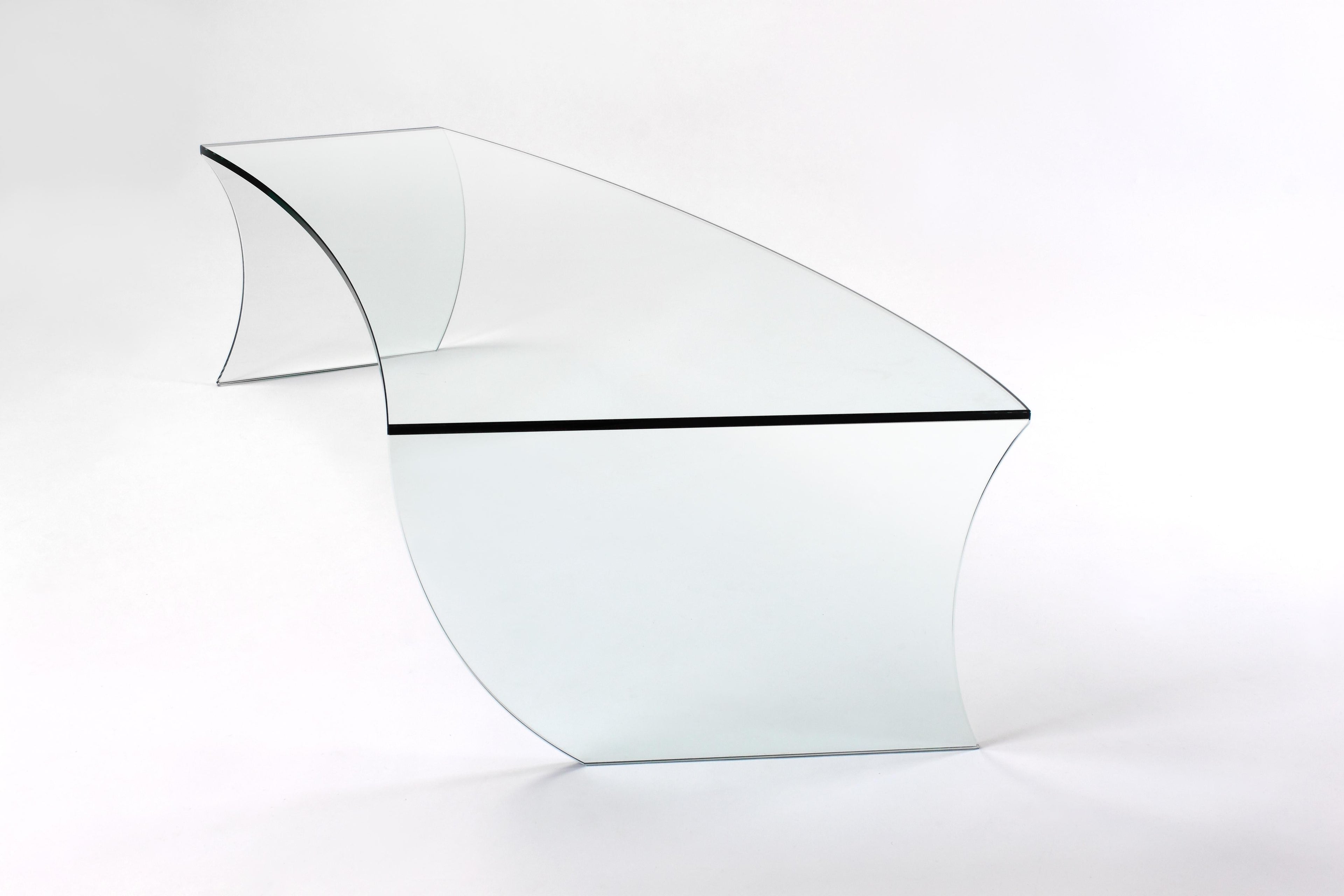 https://a.1stdibscdn.com/contemporary-design-coffee-table-in-glass-italian-limited-edition-for-sale-picture-5/f_22003/f_134174411548168929757/DPP_9_copia_master.jpg