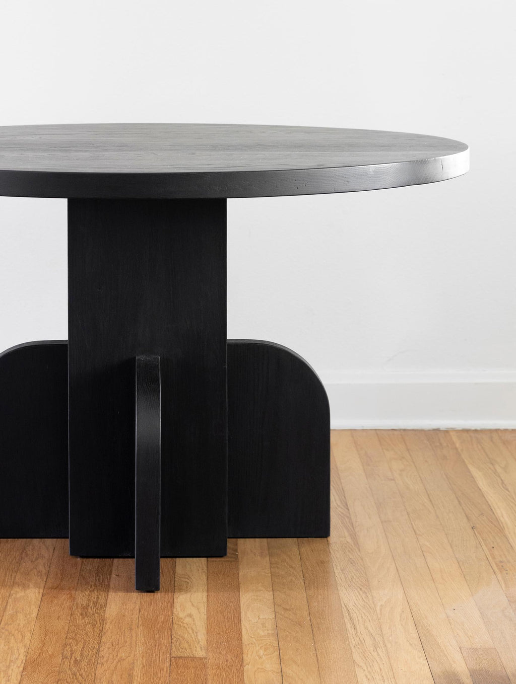 https://a.1stdibscdn.com/round-48-inch-ratio-dining-table-in-ebonized-white-oak-by-seer-studio-for-sale-picture-3/f_37133/1589336285442/DP_49253_details_master.jpg