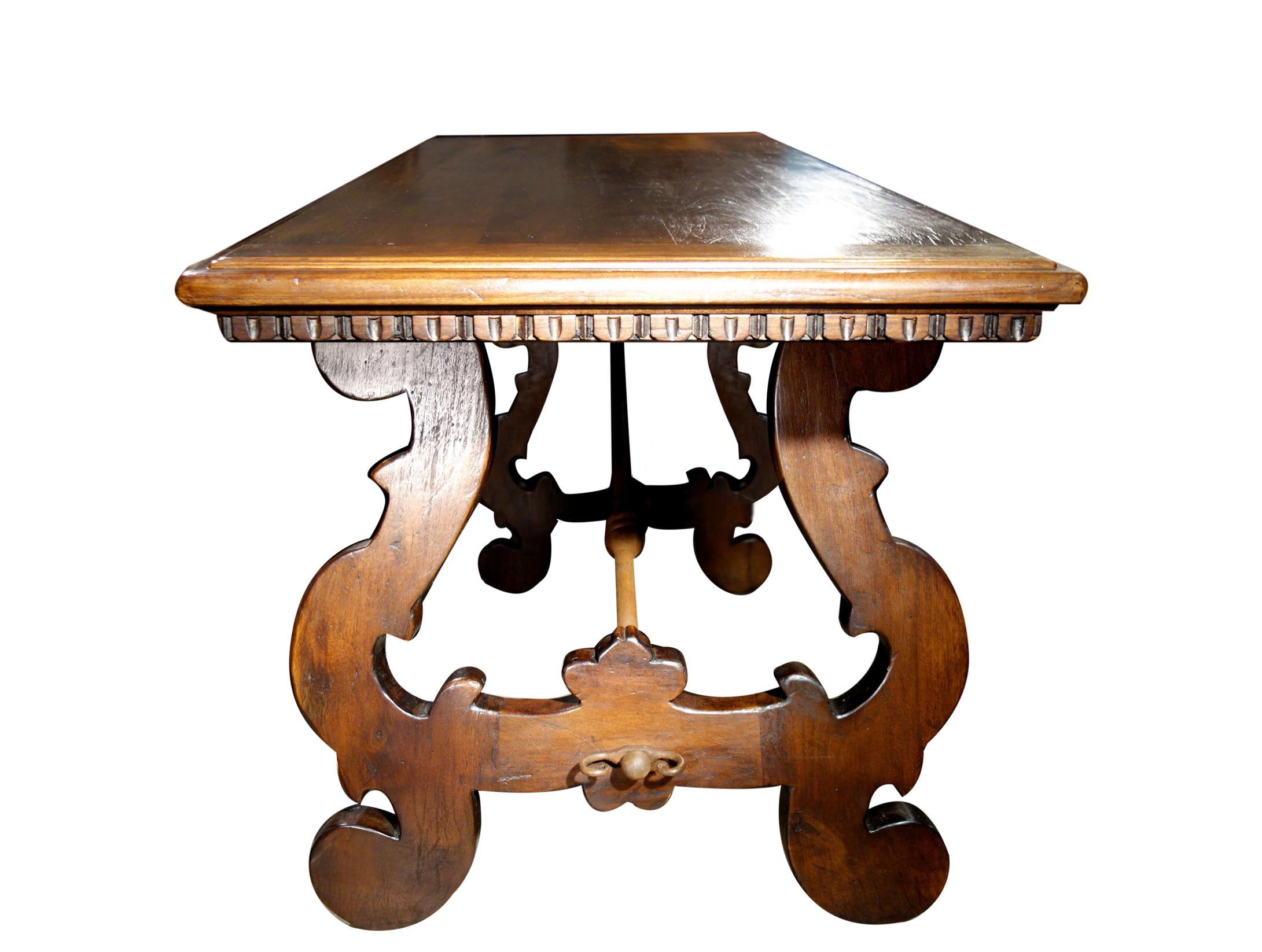 https://a.1stdibscdn.com/17th-century-style-walnut-refectory-writing-table-with-dentil-edge-custom-size-for-sale-picture-4/f_12292/f_295298421657569288082/DSC00109_master.jpg