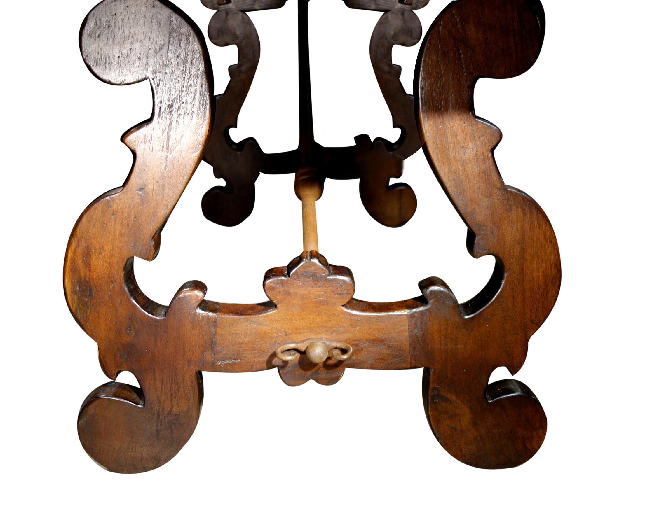 https://a.1stdibscdn.com/17th-century-style-walnut-refectory-writing-table-with-dentil-edge-custom-size-for-sale-picture-6/f_12292/f_295298421657569289244/DSC00114_master.jpg