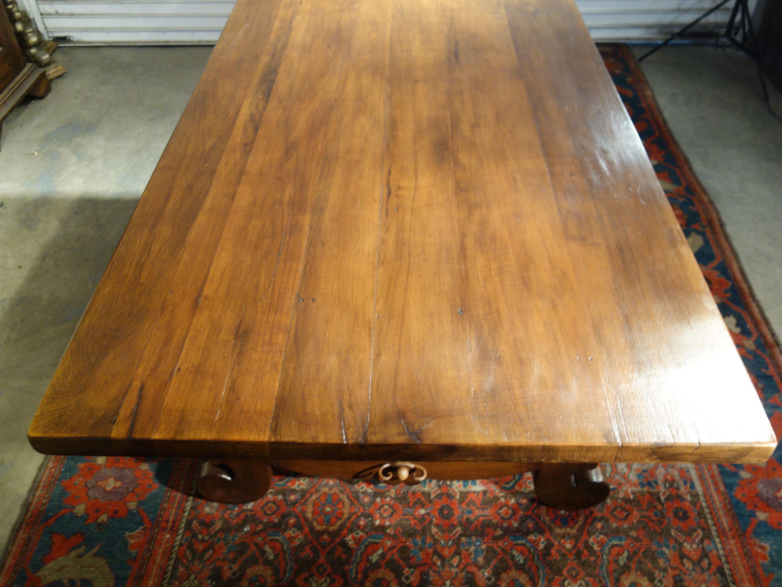 https://a.1stdibscdn.com/17th-century-style-italian-walnut-refectory-custom-table-with-end-extensions-for-sale-picture-12/f_12292/f_295294021657567333296/DSC00270_master.JPG