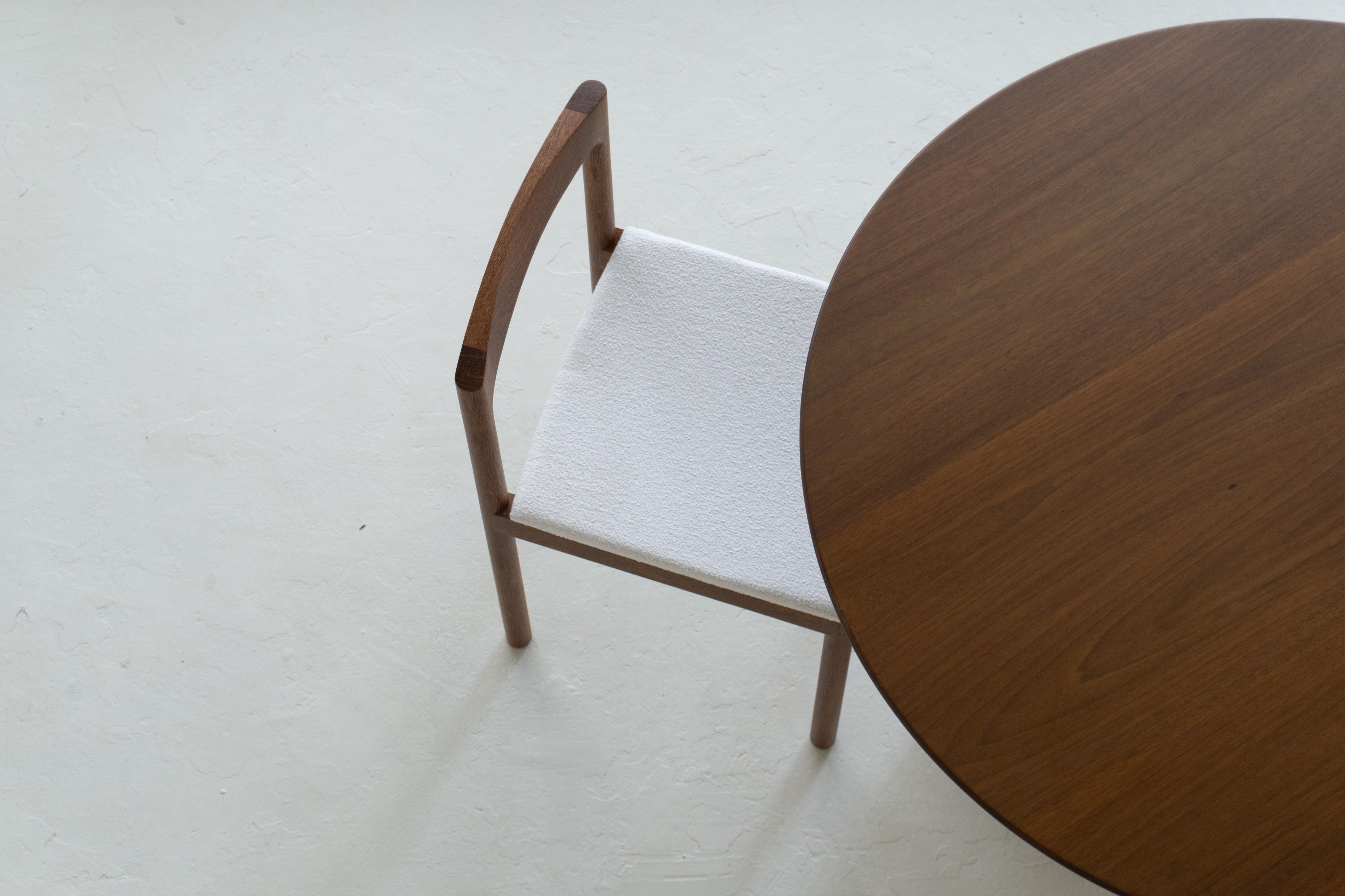 https://a.1stdibscdn.com/tres-dinner-table-in-solid-jequitiba-wood-for-sale-picture-5/f_88392/f_442493321743105384246/DSC01120_master.jpg