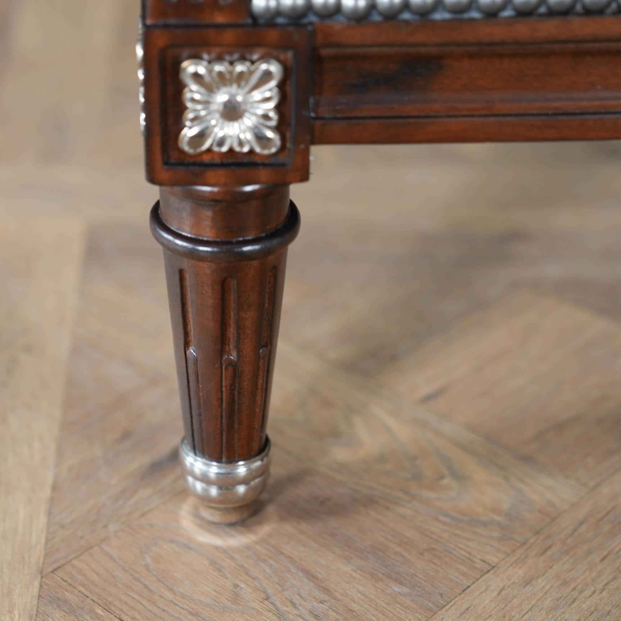 https://a.1stdibscdn.com/theodore-alexander-bromley-accent-chair-for-sale-picture-6/f_85472/f_490095421772209112413/DSC01789_master.jpg