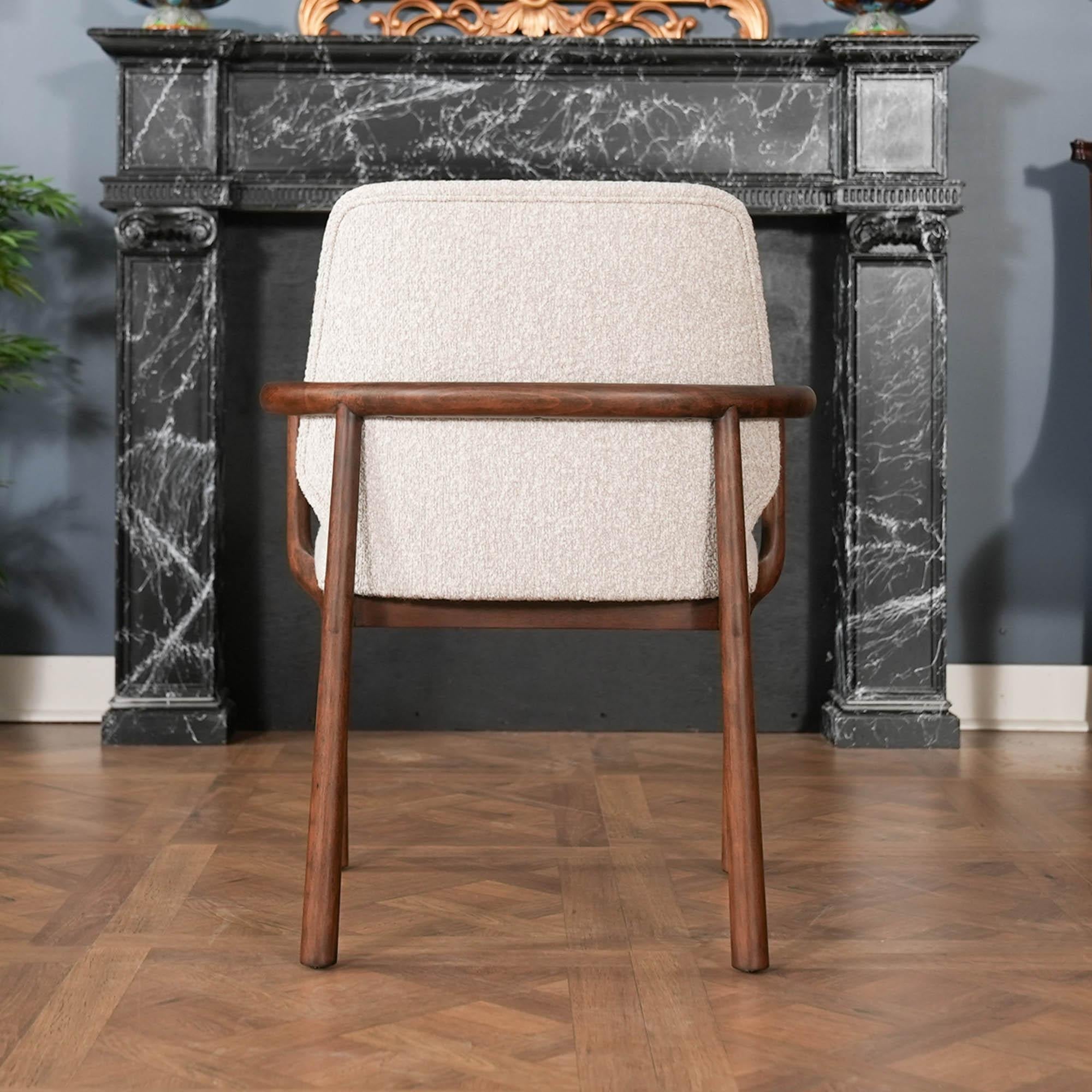 https://a.1stdibscdn.com/theodore-alexander-urbane-arm-chair-for-sale-picture-4/f_85472/f_490106721772210263552/DSC02029_master.jpg