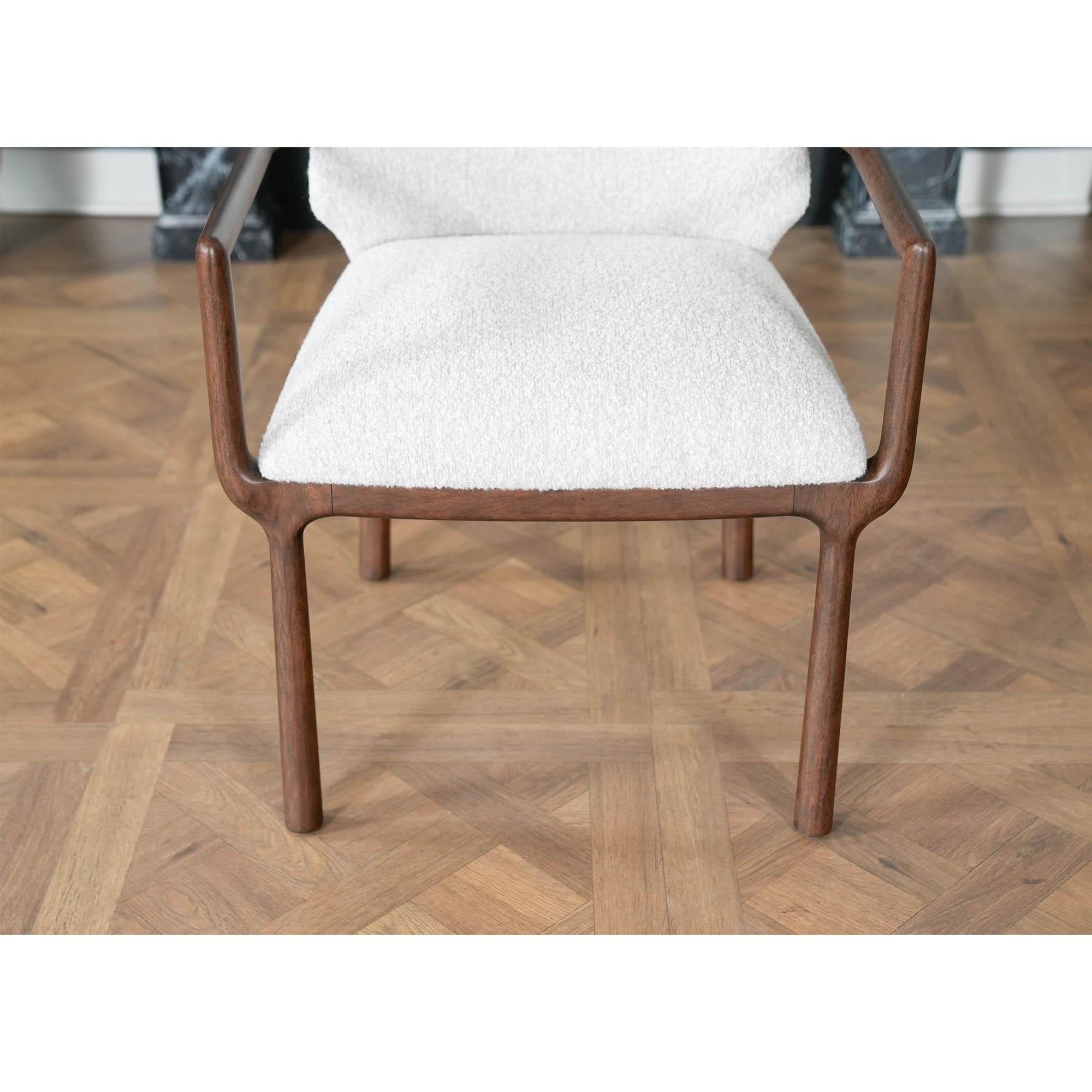 https://a.1stdibscdn.com/theodore-alexander-urbane-arm-chair-for-sale-picture-6/f_85472/f_490106721772210262279/DSC02031_master.jpg