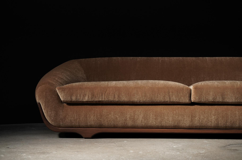 https://a.1stdibscdn.com/stratus-caramel-mohair-sofa-with-walnut-frame-by-studio-balestra-for-sale-picture-5/f_69592/f_382164021706828273642/DSC02704_master.jpg
