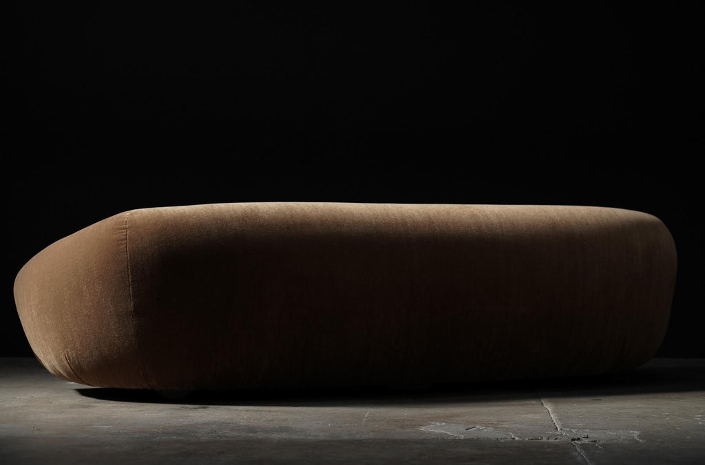 https://a.1stdibscdn.com/stratus-caramel-mohair-sofa-with-walnut-frame-by-studio-balestra-for-sale-picture-3/f_69592/f_382164021706828278927/DSC02729_master.jpg