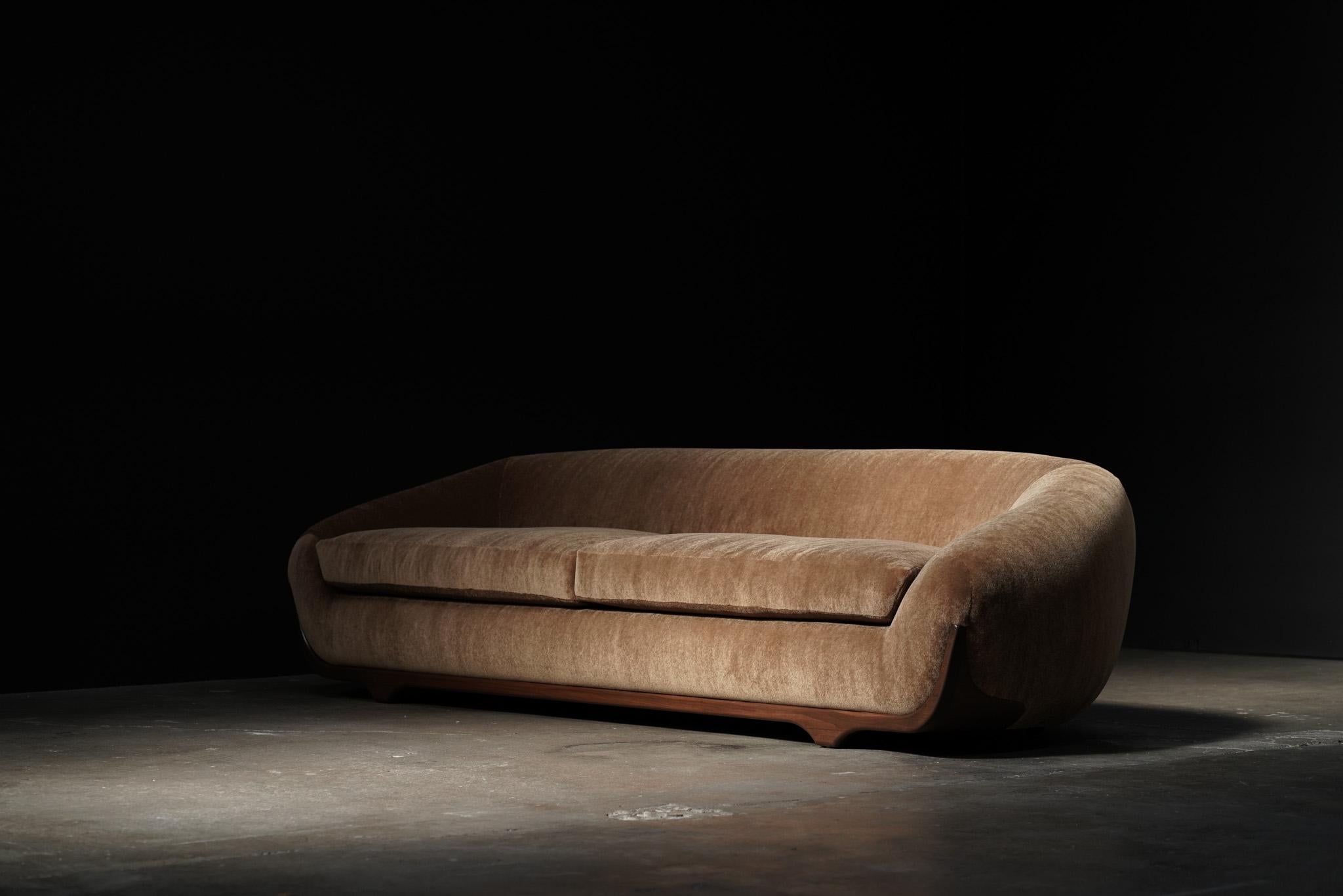 https://a.1stdibscdn.com/stratus-caramel-mohair-sofa-with-walnut-frame-by-studio-balestra-for-sale-picture-2/f_69592/f_382164021706828296613/DSC02745_master.jpg