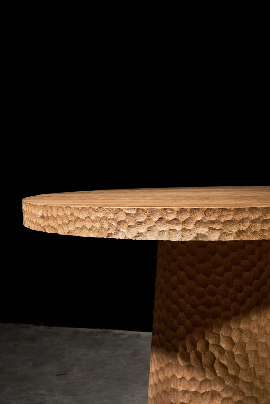 https://a.1stdibscdn.com/round-oak-dining-table-120-cm-with-hand-carved-texture-and-cone-base-for-sale-picture-6/f_99712/f_451787021748211744960/DSC04186boyarshinov_a_resized_master.jpg
