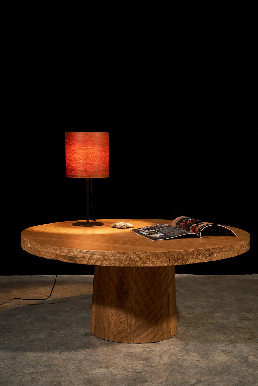 https://a.1stdibscdn.com/vintage-brutalist-style-sculpted-round-coffee-table-in-aged-oak-for-sale-picture-4/f_99712/f_452658221748724391368/DSC04221boyarshinov_a_master.jpg