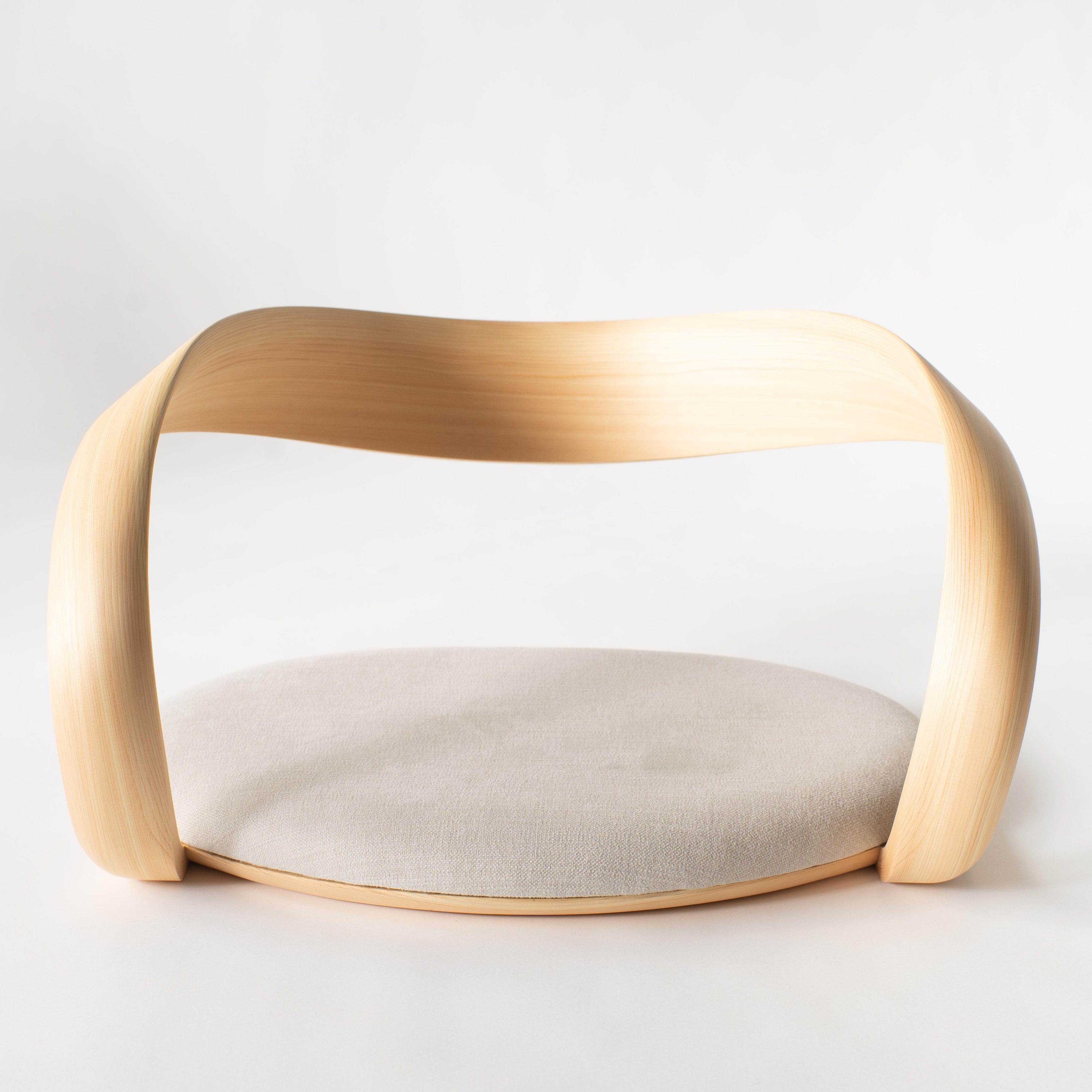 https://a.1stdibscdn.com/legless-floor-chair-japanese-modern-style-bentwood-chair-for-sale-picture-5/f_21633/f_345474921685567007293/DSC04988_master.jpg