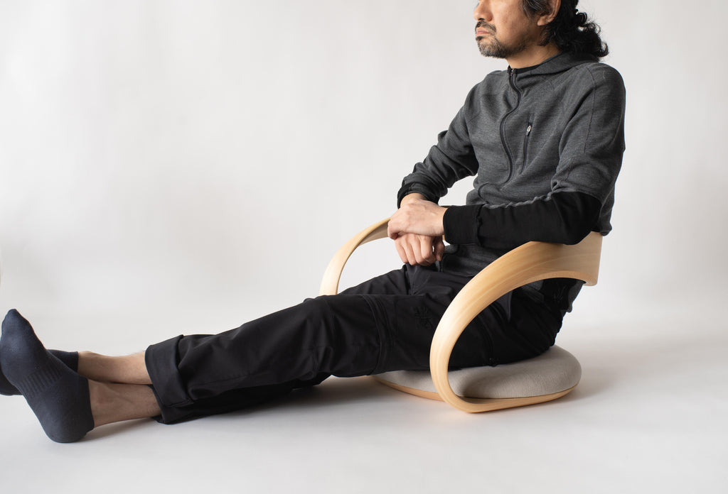 https://a.1stdibscdn.com/legless-floor-chair-japanese-modern-style-bentwood-chair-for-sale-picture-7/f_21633/f_345474921685567009110/DSC04990_master.jpg