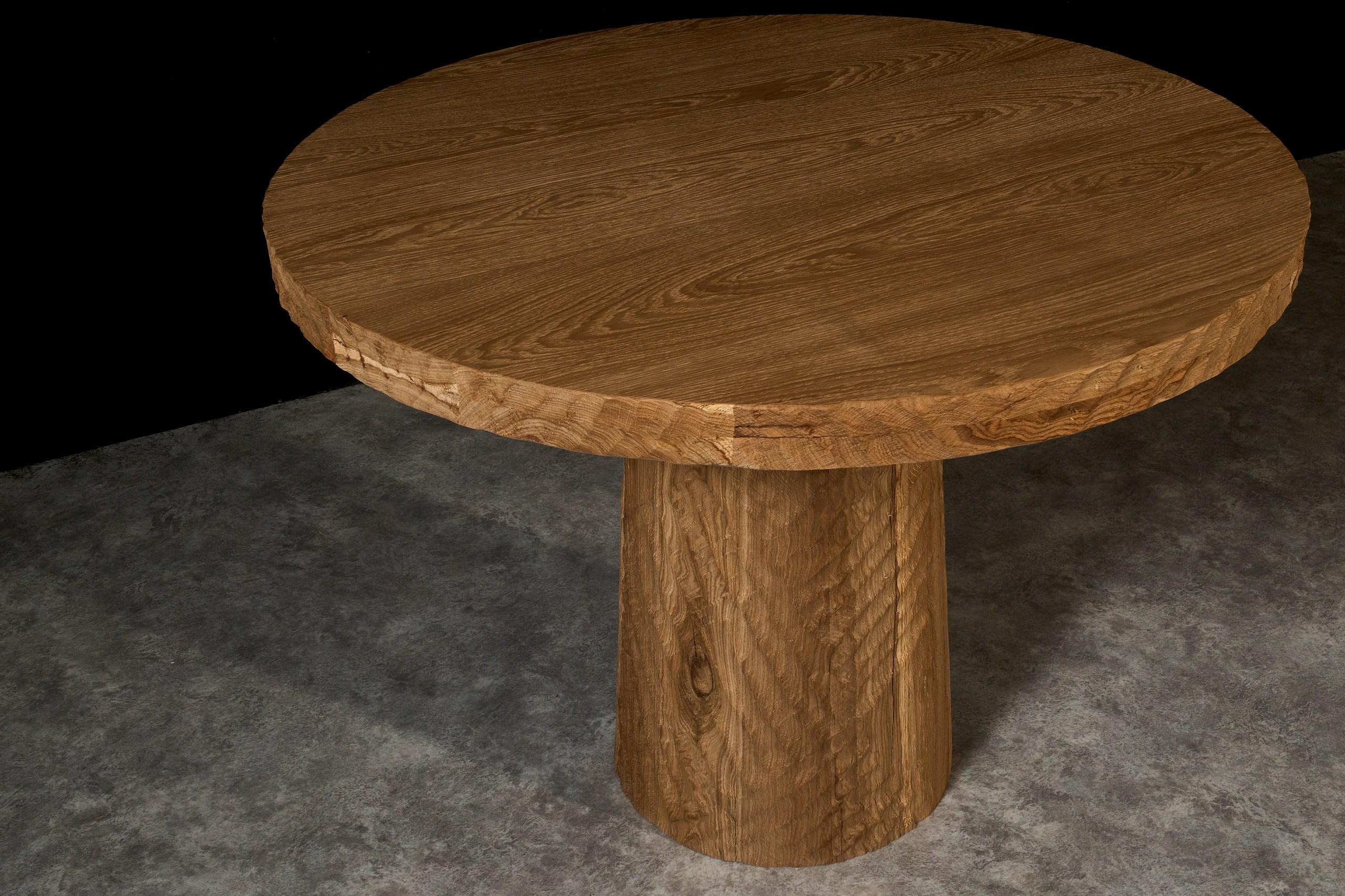 https://a.1stdibscdn.com/vintage-brutalist-style-sculpted-round-table-in-aged-oak-100cm-for-sale-picture-4/f_99712/f_413091921725309719244/DSC05068boyarshinov_a_resized_master.jpg