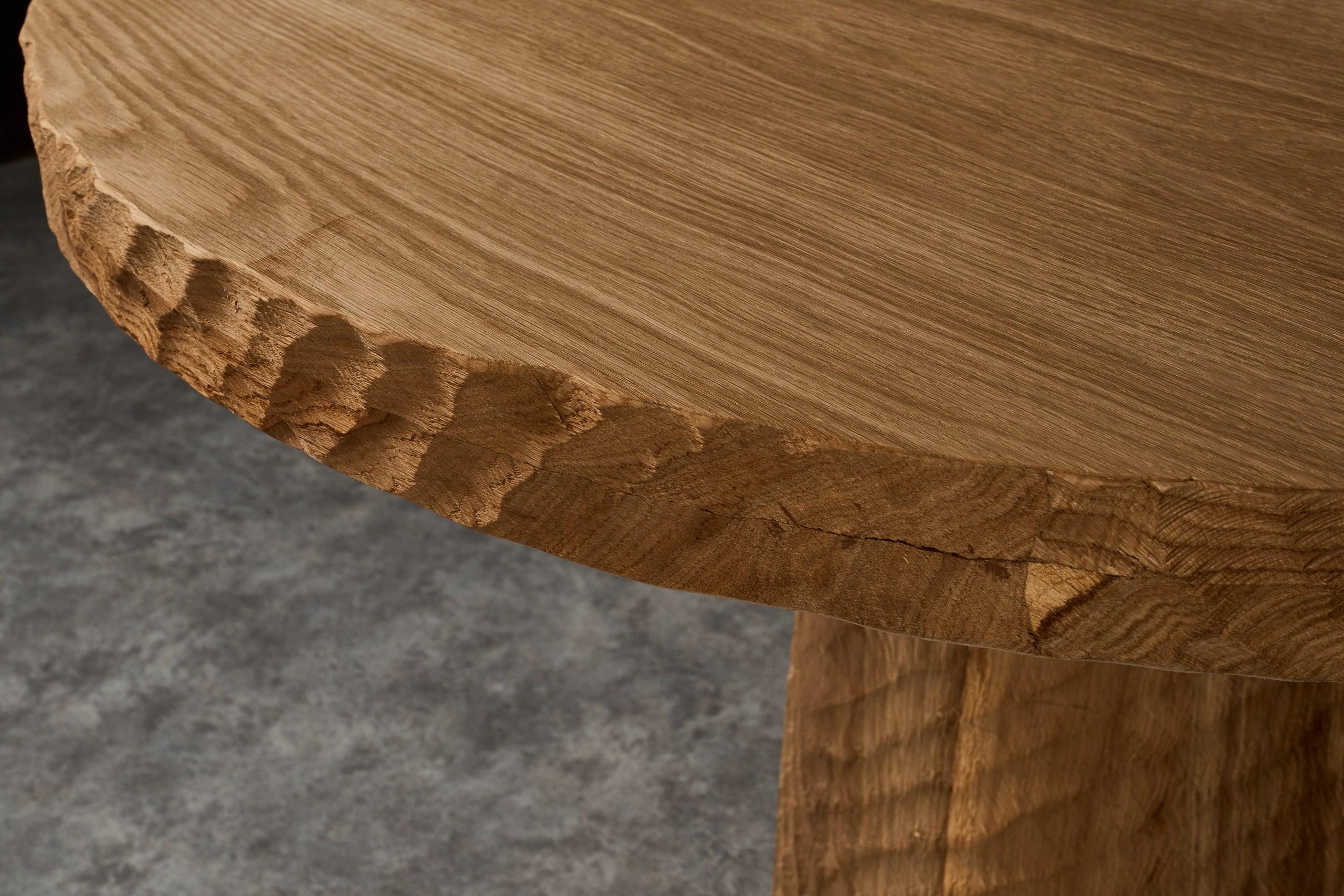 https://a.1stdibscdn.com/vintage-brutalist-style-sculpted-round-table-in-aged-oak-100cm-for-sale-picture-6/f_99712/f_413091921725309719235/DSC05072boyarshinov_a_resized_master.jpg