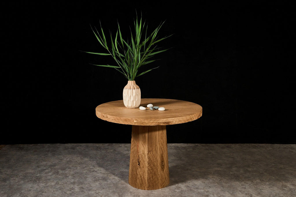 https://a.1stdibscdn.com/vintage-brutalist-style-sculpted-round-table-in-aged-oak-100cm-for-sale-picture-3/f_99712/f_413091921725309718418/DSC05143boyarshinov_a_resized_master.jpg