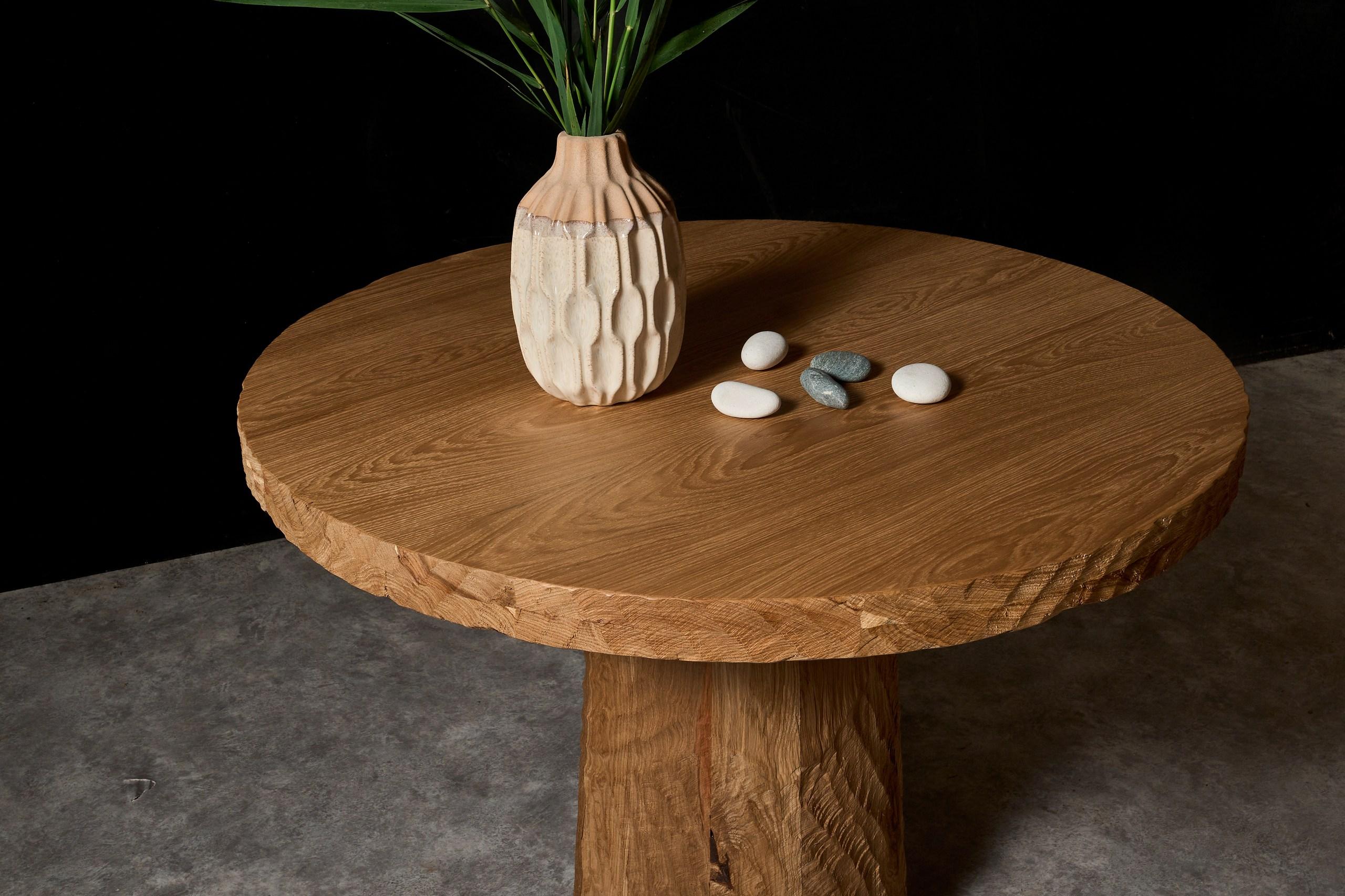 https://a.1stdibscdn.com/vintage-brutalist-style-sculpted-round-table-in-aged-oak-100cm-for-sale-picture-2/f_99712/f_413091921725309718993/DSC05145boyarshinov_a_resized_master.jpg