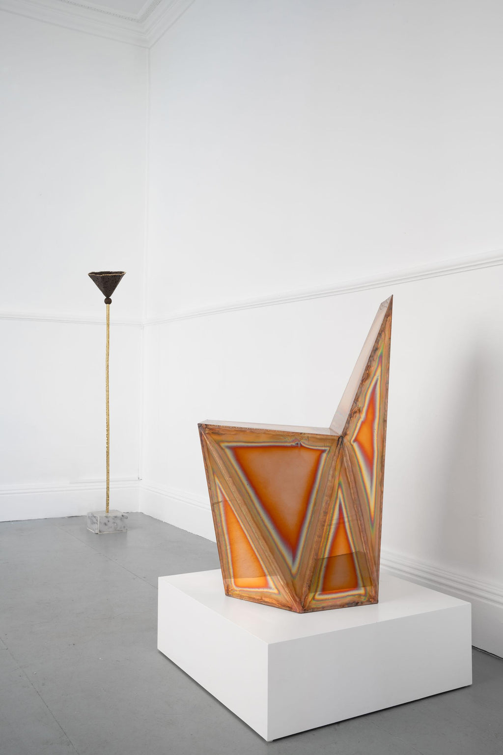 https://a.1stdibscdn.com/hex-chair-in-welded-mirror-polish-copper-by-julian-mayor-for-sale-picture-5/f_12192/f_459048821752690410461/DSC05453_master.jpg
