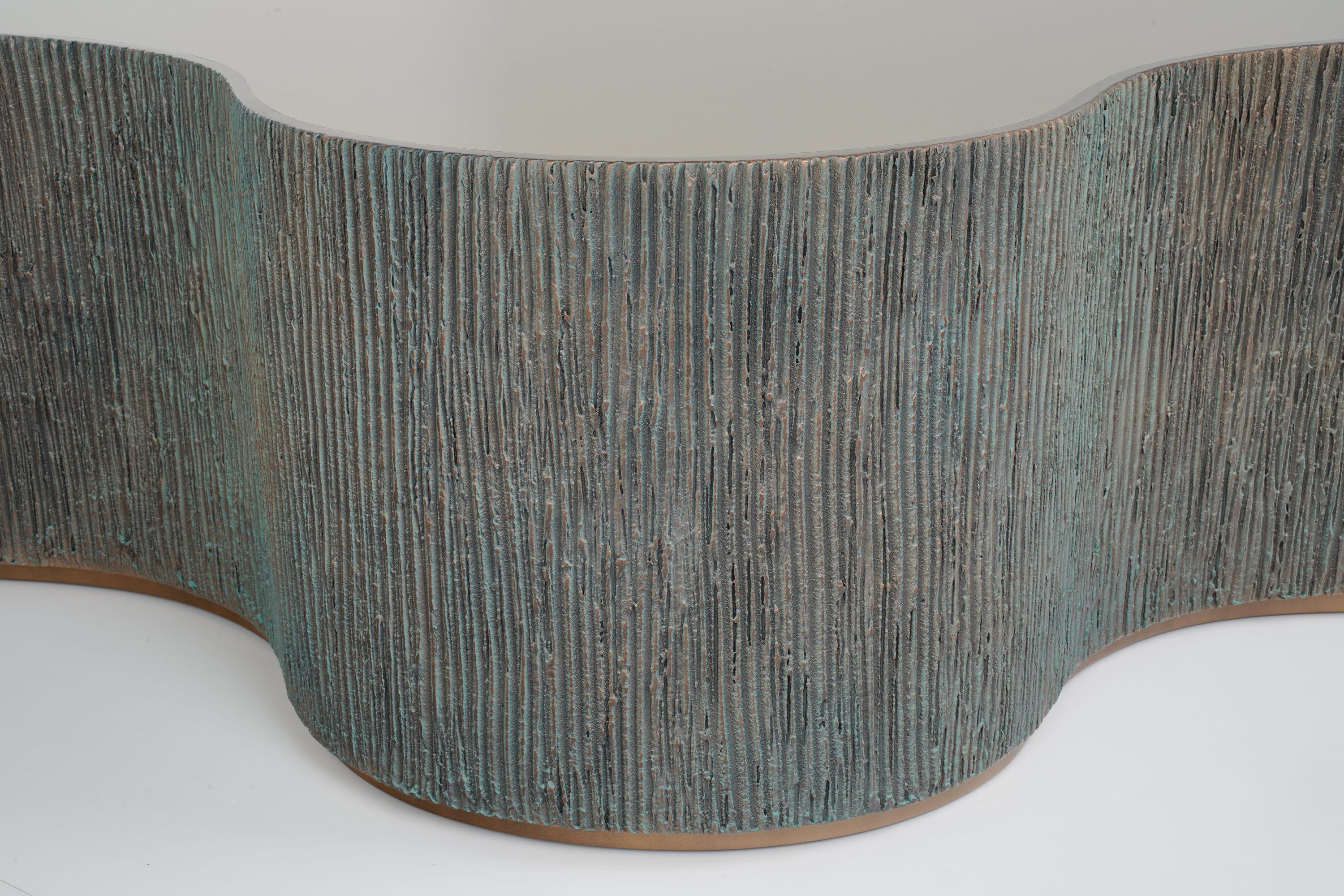 https://a.1stdibscdn.com/collectible-artist-pair-of-coffee-tables-in-bronze-ribbed-texture-mirrored-top-for-sale-picture-6/f_27693/f_479004521765222607053/DSC05900_master.jpg