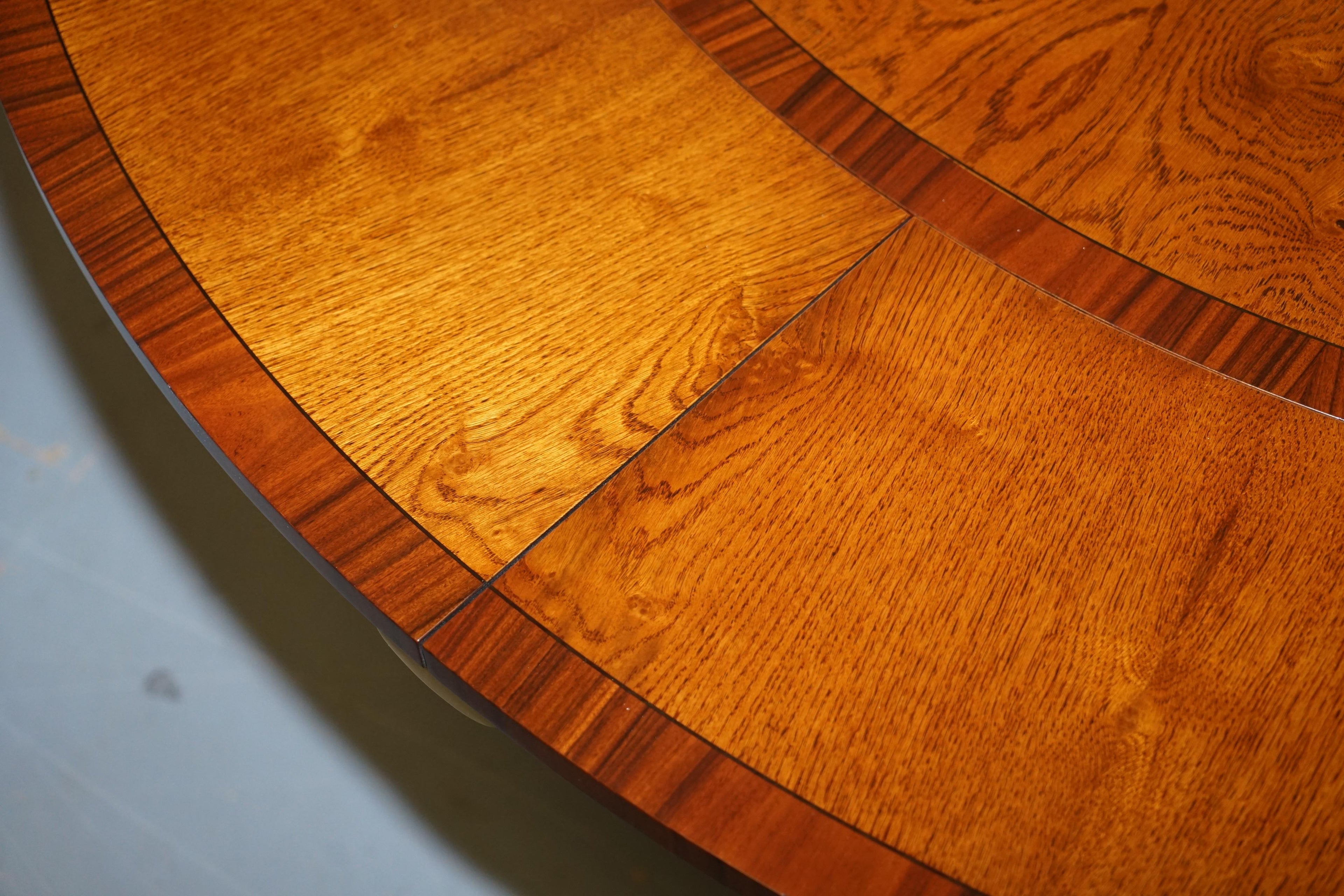https://a.1stdibscdn.com/brand-new-cluster-oak-extending-jupe-round-dining-tables-seats-6-12-people-for-sale-picture-20/f_28233/f_189865521588878952030/DSC06093_master.JPG