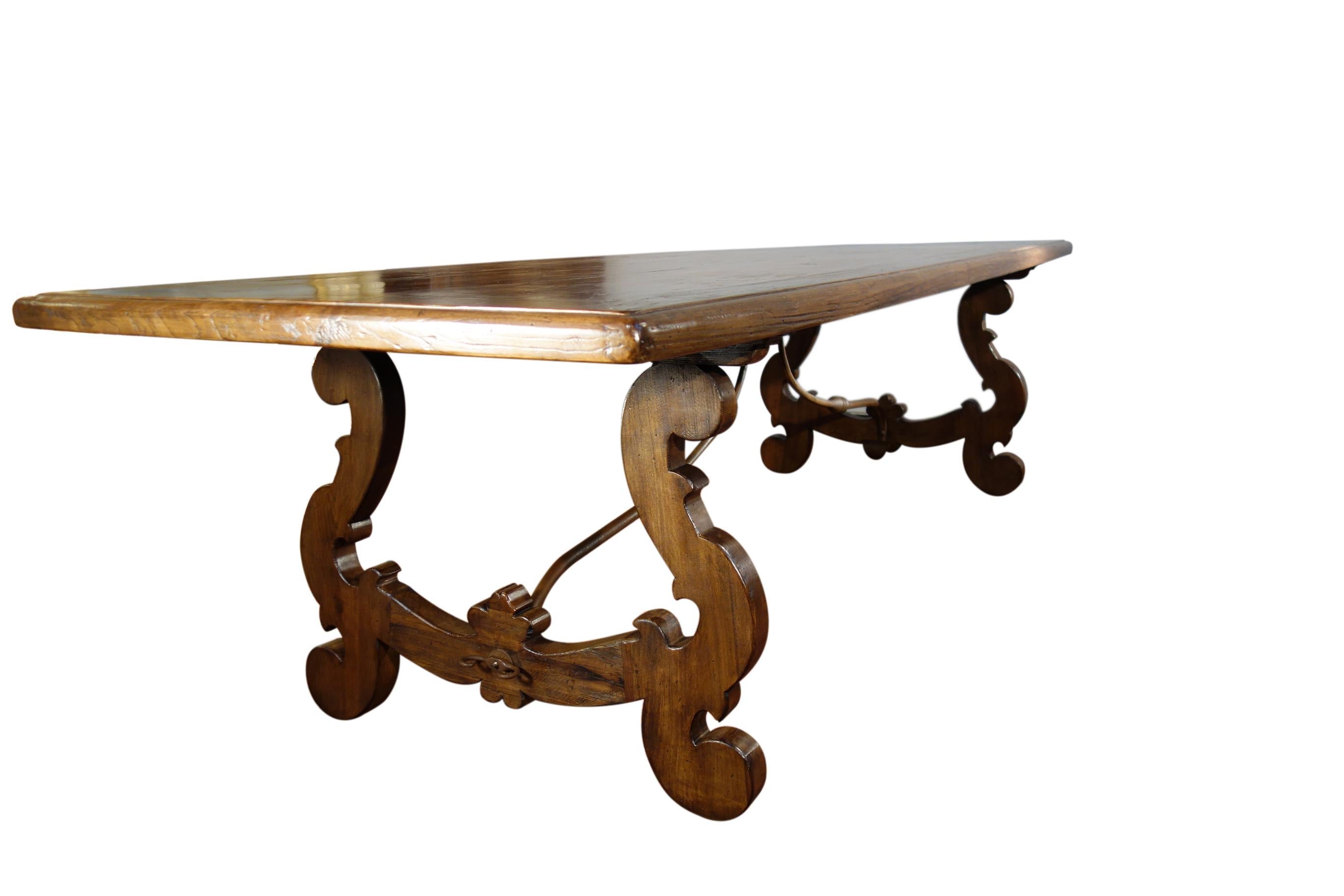https://a.1stdibscdn.com/17th-century-style-italian-lira-old-walnut-refectory-table-framed-edge-custom-for-sale-picture-4/f_12292/f_297625121658958166821/DSC07036_master.JPG