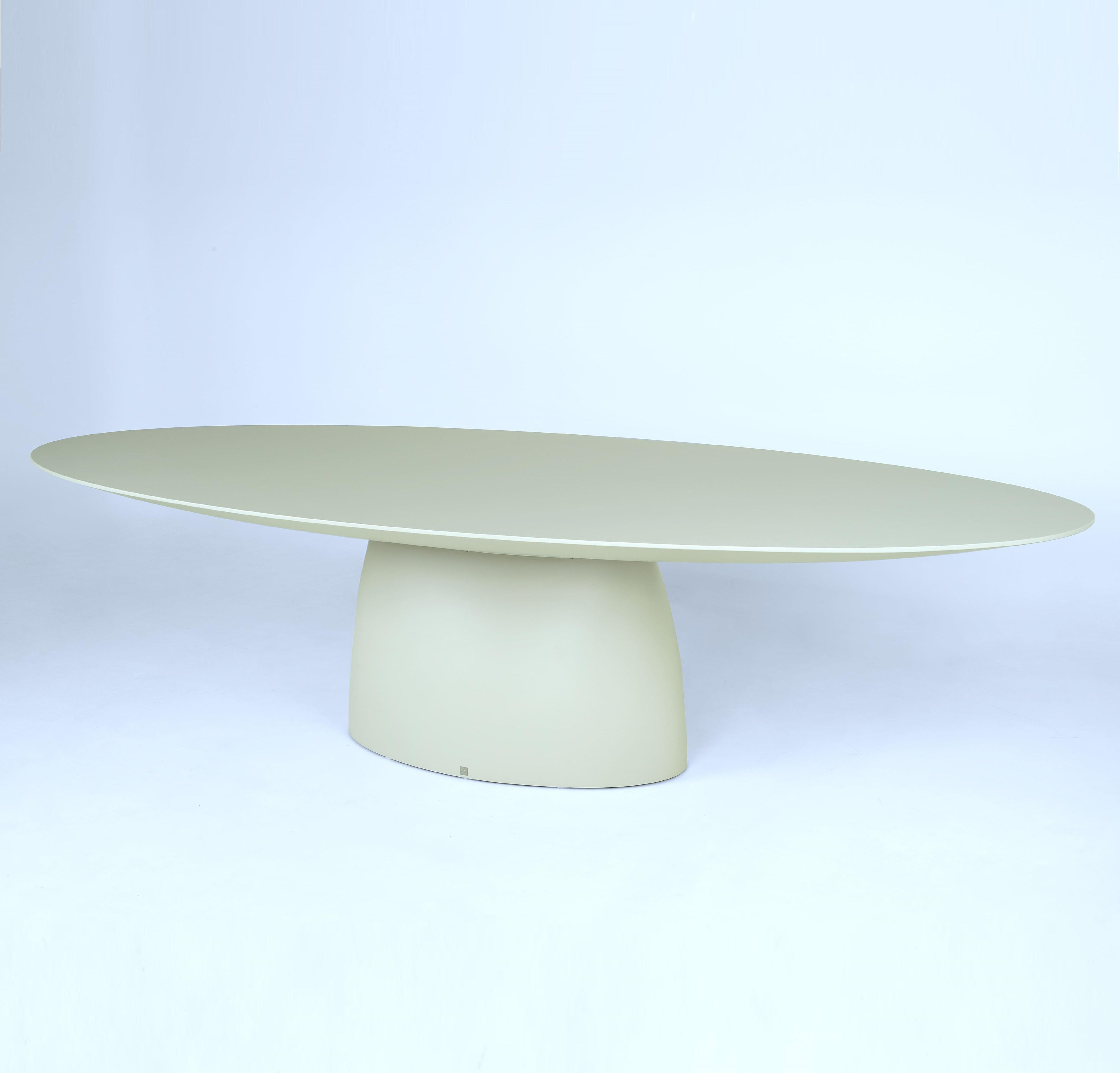 https://a.1stdibscdn.com/indoor-outdoor-dining-table-in-scratch-resistant-lacquered-resin-ral1001-for-sale-picture-9/f_27693/f_420751121758605863198/DSC07939_master.jpg
