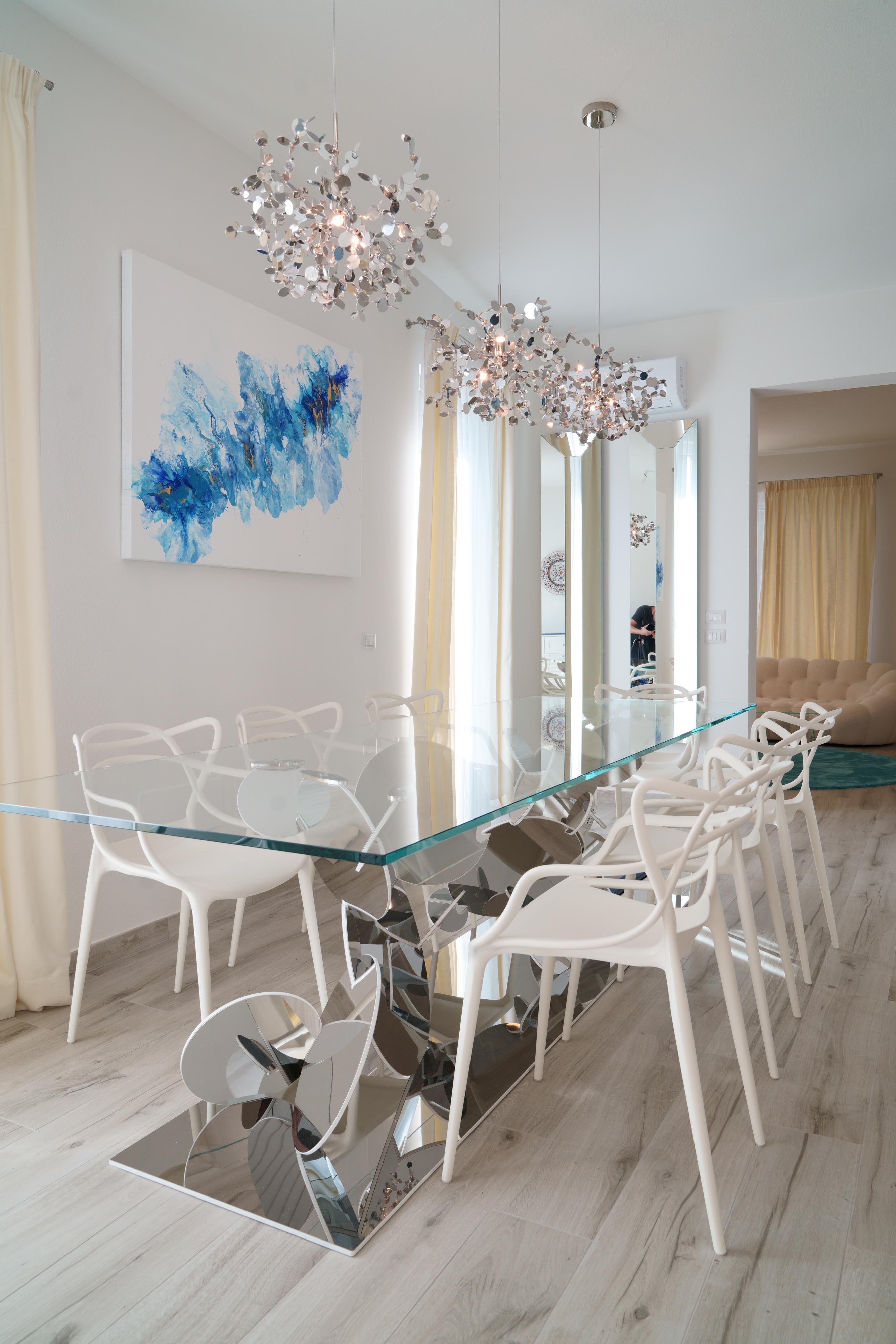 https://a.1stdibscdn.com/dining-table-tempered-glass-top-stainless-steel-mirror-finish-base-collectible-for-sale-picture-4/f_22003/f_302743721662362169399/DSC08109_master.jpg