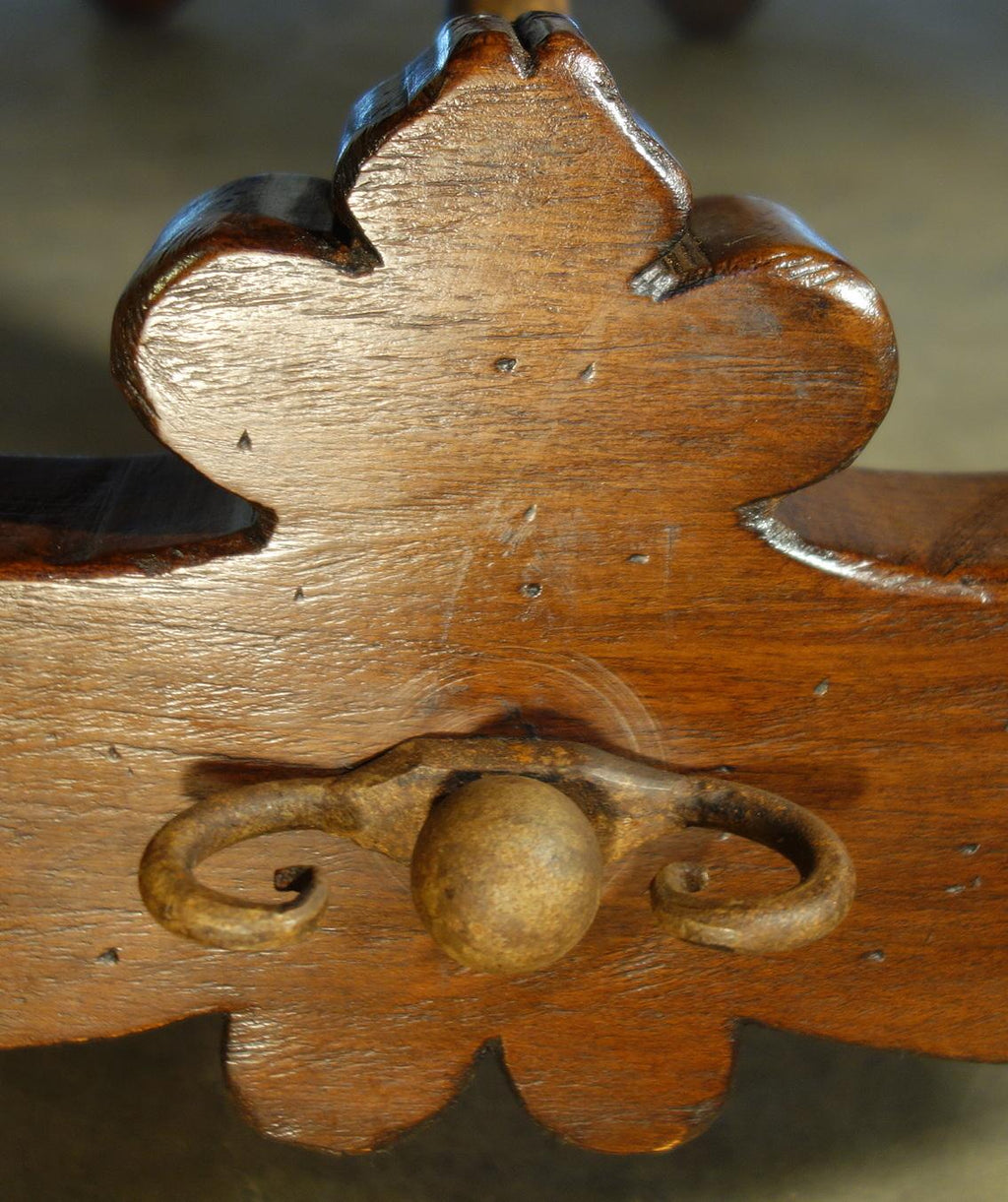 https://a.1stdibscdn.com/17th-century-refectory-style-dining-table-with-end-extensions-custom-sizes-for-sale-picture-11/f_12292/f_295460921657665908157/DSC08294_master.JPG