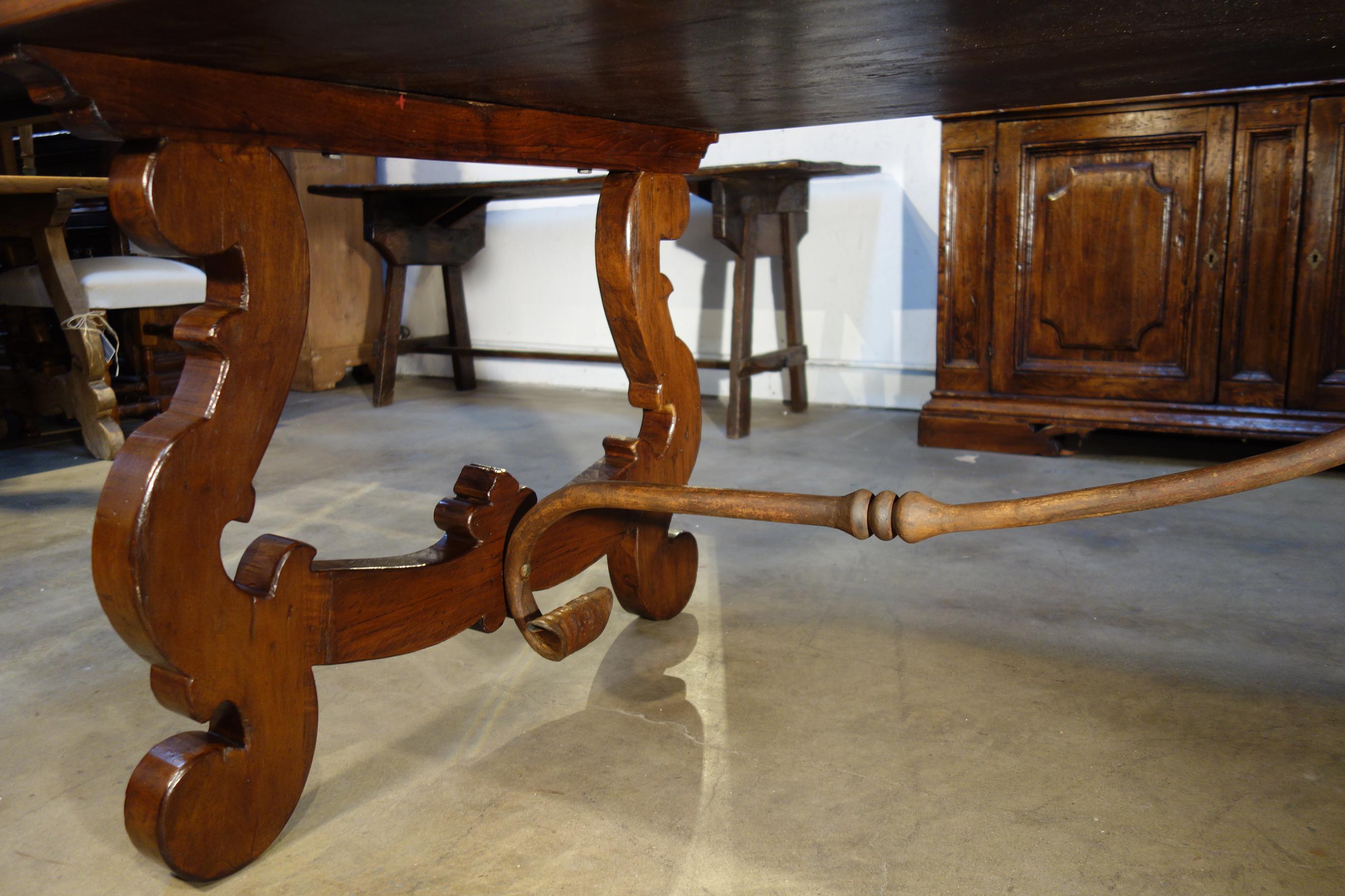 https://a.1stdibscdn.com/17th-century-refectory-style-dining-table-with-end-extensions-custom-sizes-for-sale-picture-12/f_12292/f_295460921657665908769/DSC08297_master.JPG