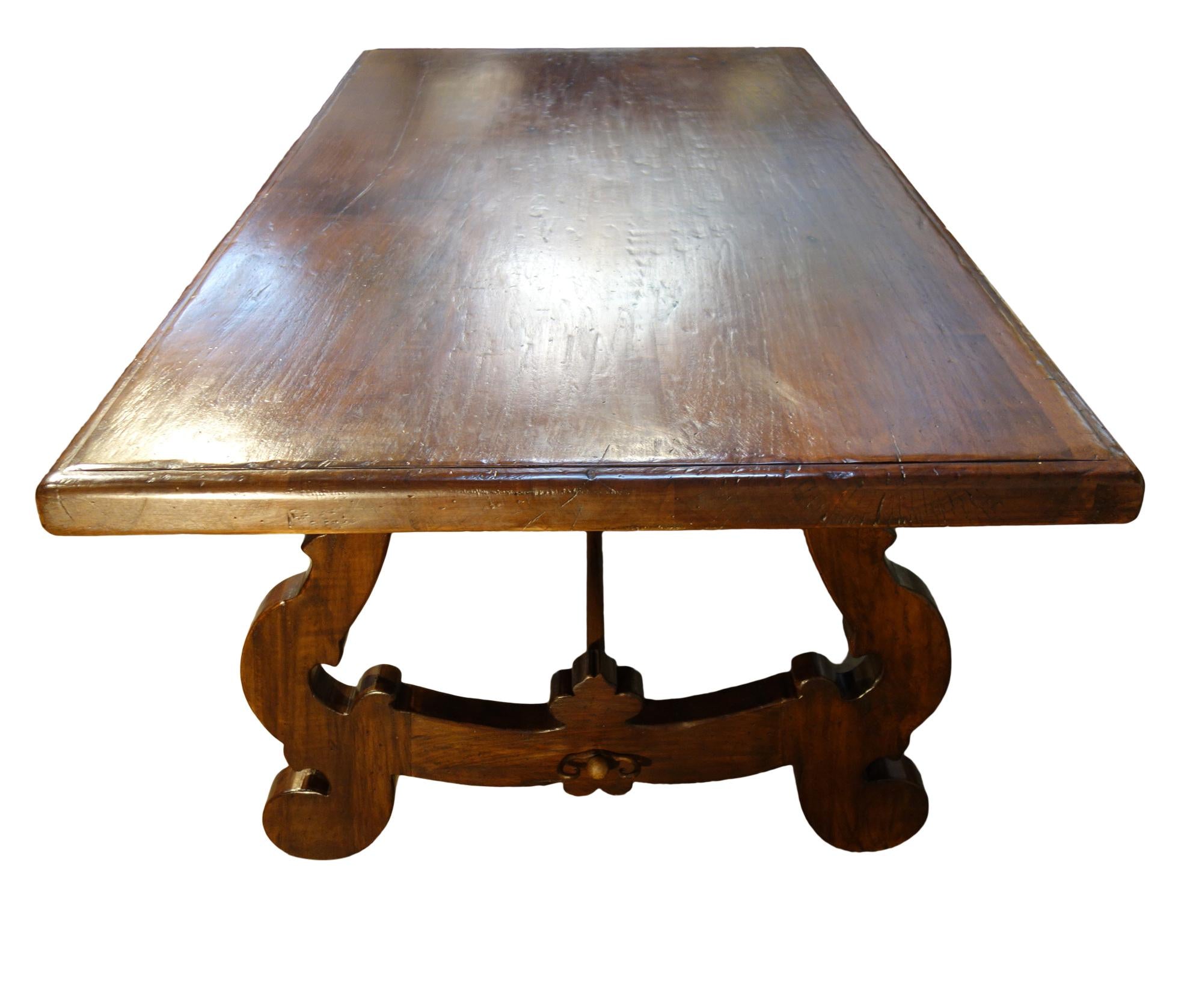https://a.1stdibscdn.com/17th-century-refectory-style-old-walnut-lira-table-espresso-finish-custom-size-for-sale-picture-3/f_12292/f_295455621657662439740/DSC08316_master.JPG