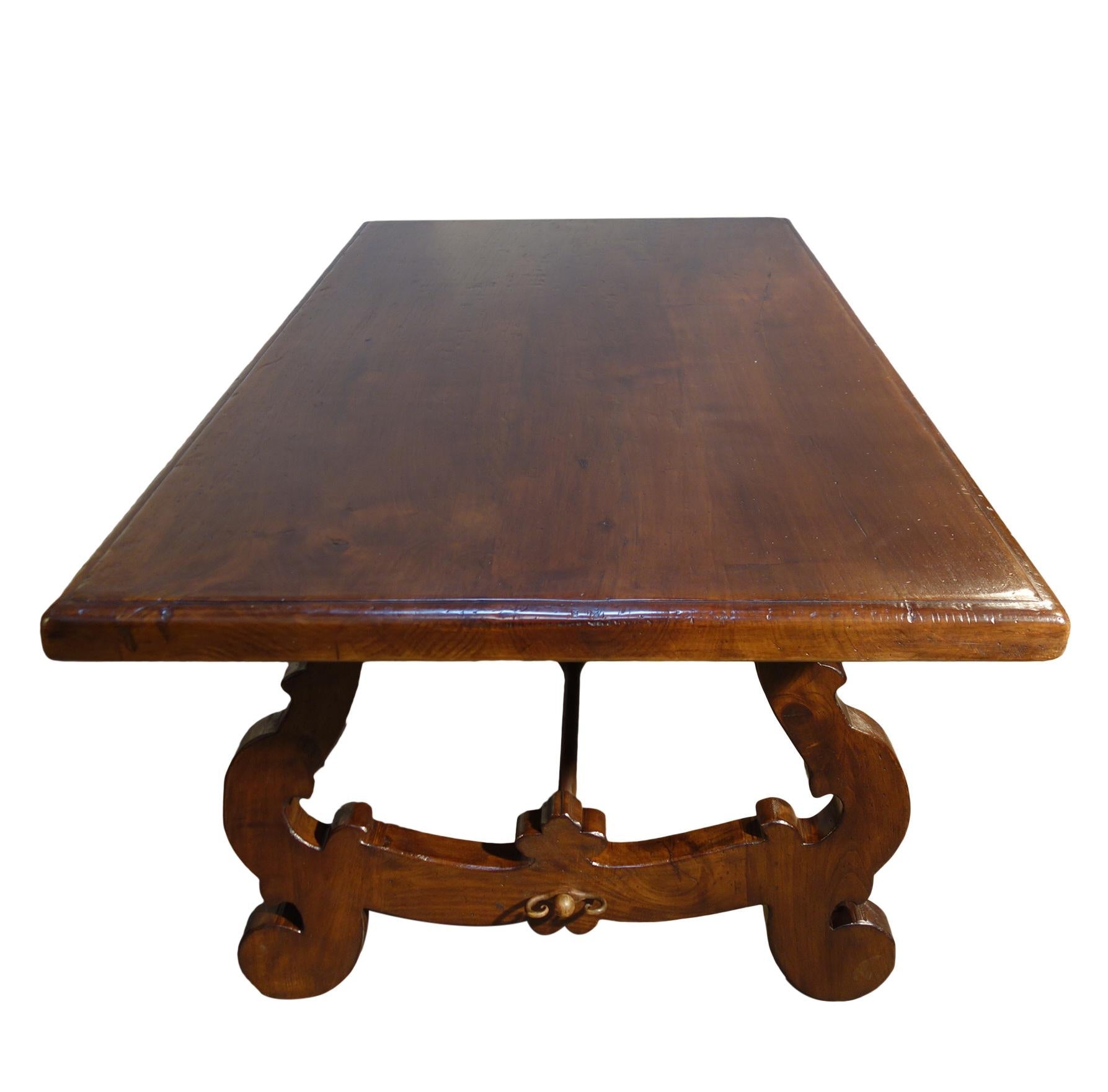 https://a.1stdibscdn.com/17th-century-refectory-style-old-walnut-lira-table-espresso-finish-custom-size-for-sale-picture-4/f_12292/f_295455621657662440358/DSC08318_master.JPG