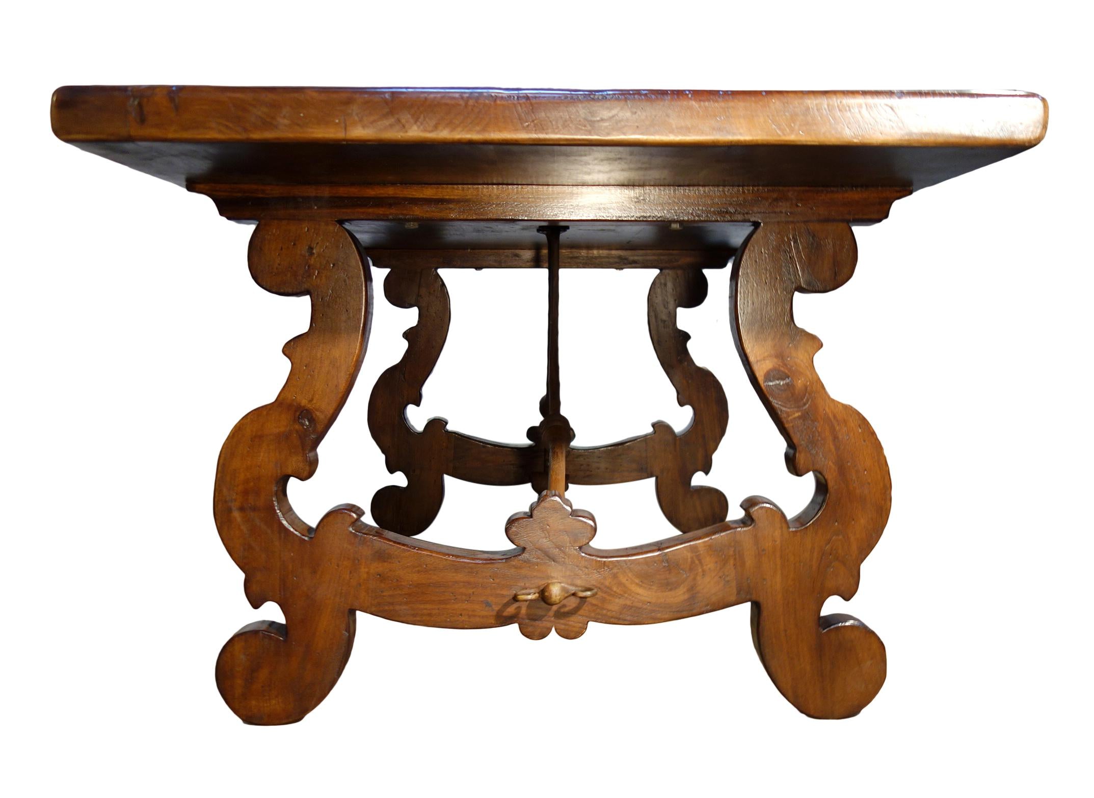 https://a.1stdibscdn.com/17th-century-refectory-style-old-walnut-lira-table-espresso-finish-custom-size-for-sale-picture-5/f_12292/f_295455621657662441078/DSC08321_master.JPG