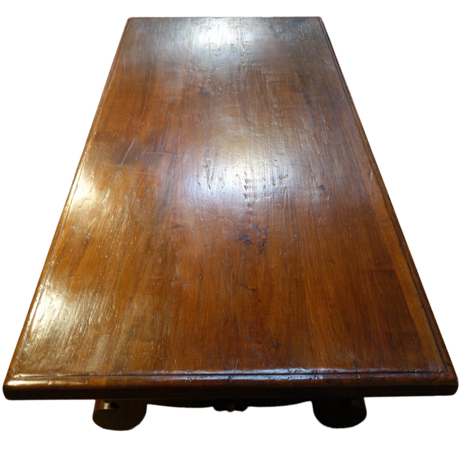 https://a.1stdibscdn.com/17th-century-refectory-style-old-walnut-lira-table-espresso-finish-custom-size-for-sale-picture-7/f_12292/f_295455621657662442595/DSC08337_master.JPG