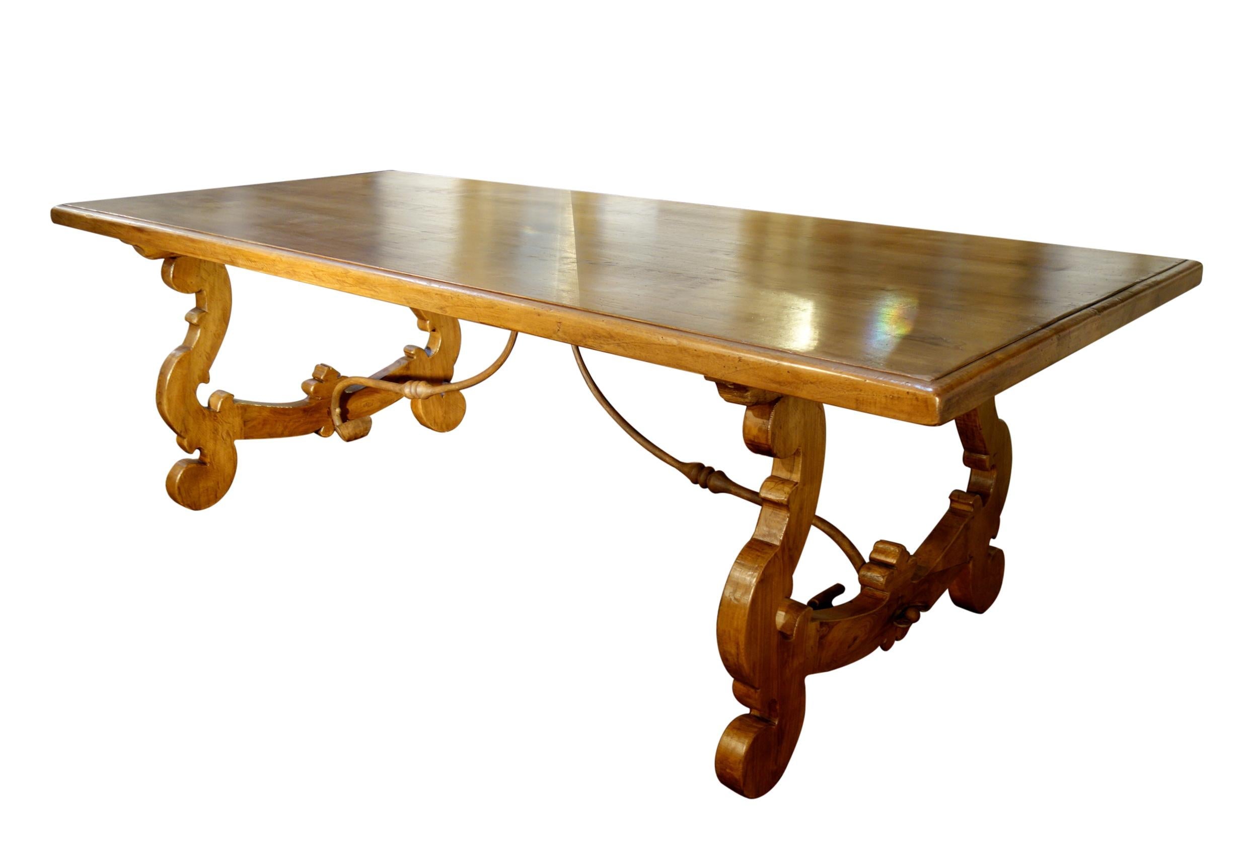 https://a.1stdibscdn.com/17th-c-style-italian-natural-old-walnut-refectory-dining-table-with-custom-sizes-for-sale-picture-3/f_12292/f_297354421658783092815/DSC08365_master.JPG