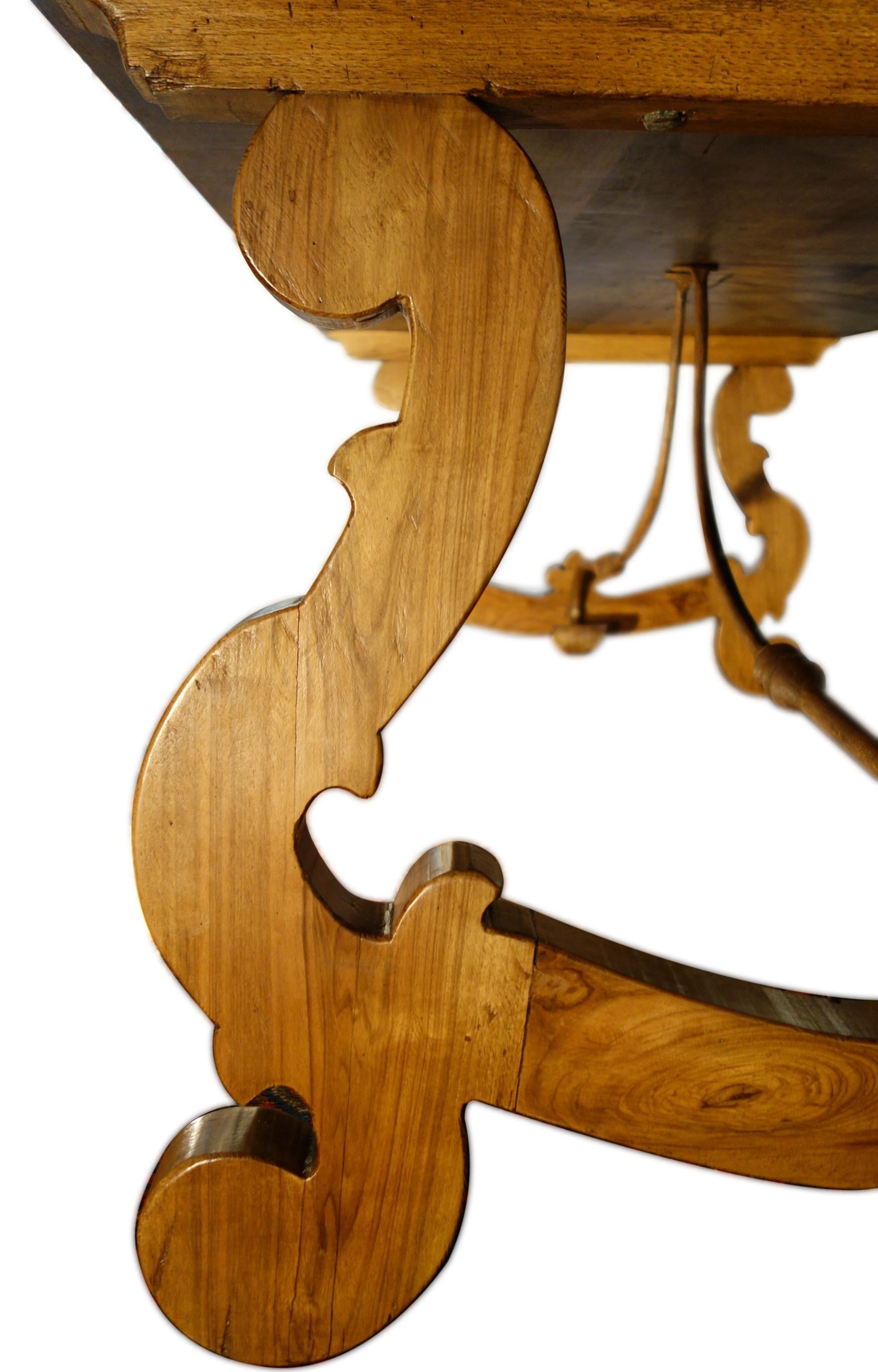 https://a.1stdibscdn.com/17th-c-style-italian-natural-old-walnut-refectory-dining-table-with-custom-sizes-for-sale-picture-7/f_12292/f_297354421658783095599/DSC08380_master.JPG