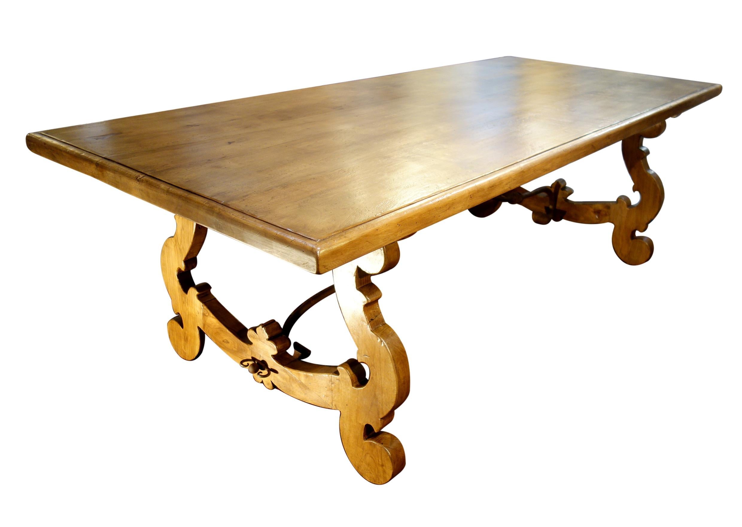 https://a.1stdibscdn.com/17th-c-style-italian-natural-old-walnut-refectory-dining-table-with-custom-sizes-for-sale-picture-8/f_12292/f_297354421658783096292/DSC08383_master.JPG