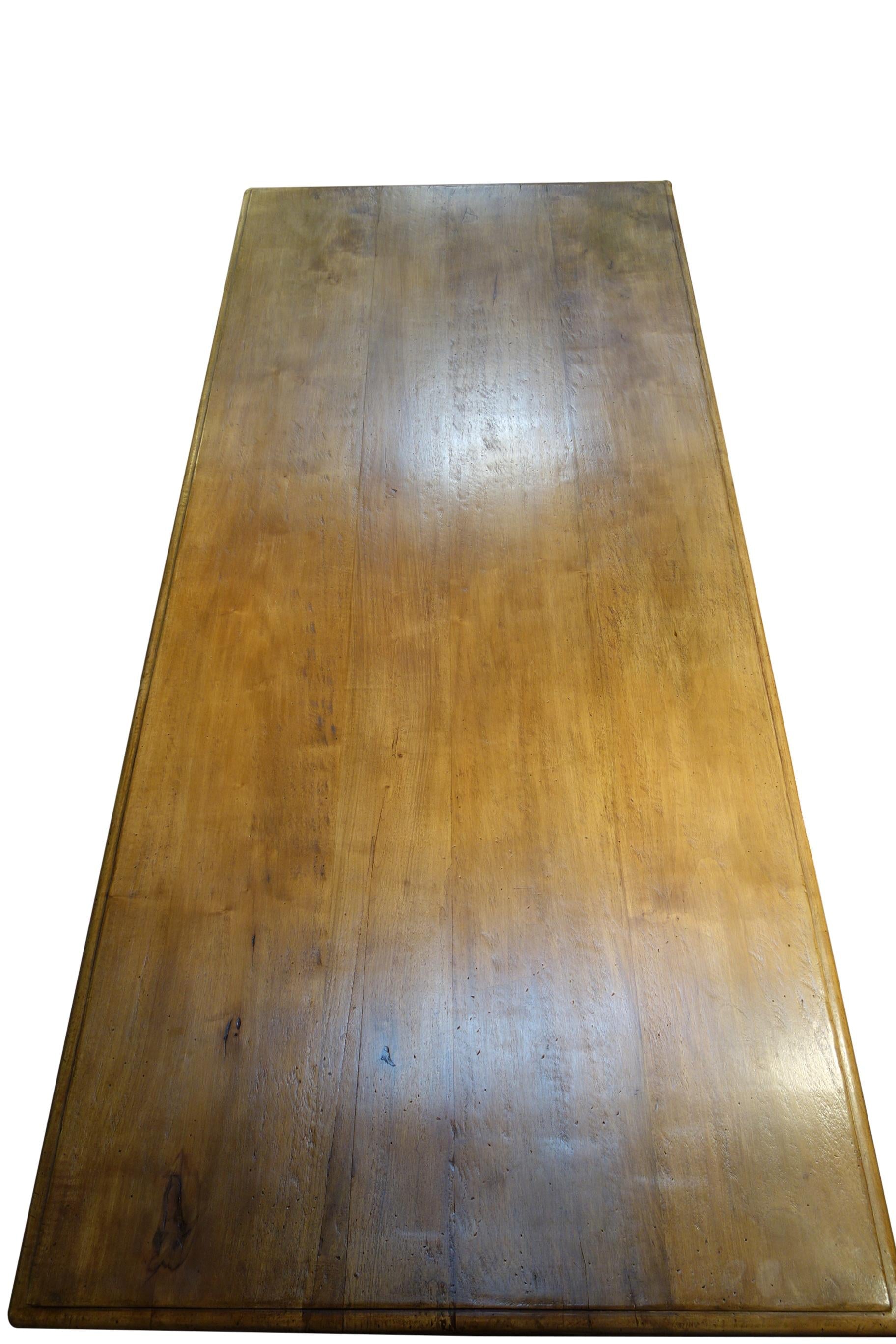 https://a.1stdibscdn.com/17th-c-style-italian-natural-old-walnut-refectory-dining-table-with-custom-sizes-for-sale-picture-12/f_12292/f_297354421658783099050/DSC08387_master.JPG