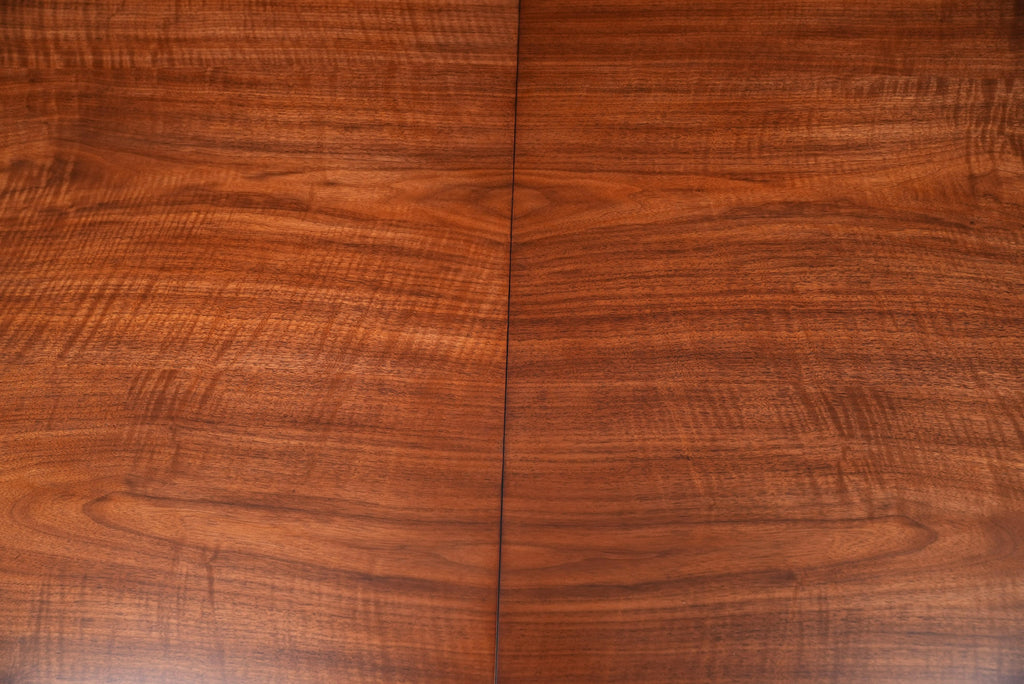 https://a.1stdibscdn.com/theodore-alexander-dorchester-dining-table-for-sale-picture-7/f_85472/f_490094221772208755748/DSC08957_master.jpg