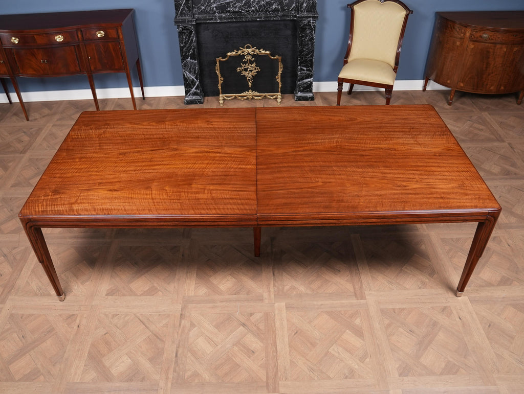 https://a.1stdibscdn.com/theodore-alexander-dorchester-dining-table-for-sale-picture-12/f_85472/f_490094221772208758229/DSC08968_master.jpg