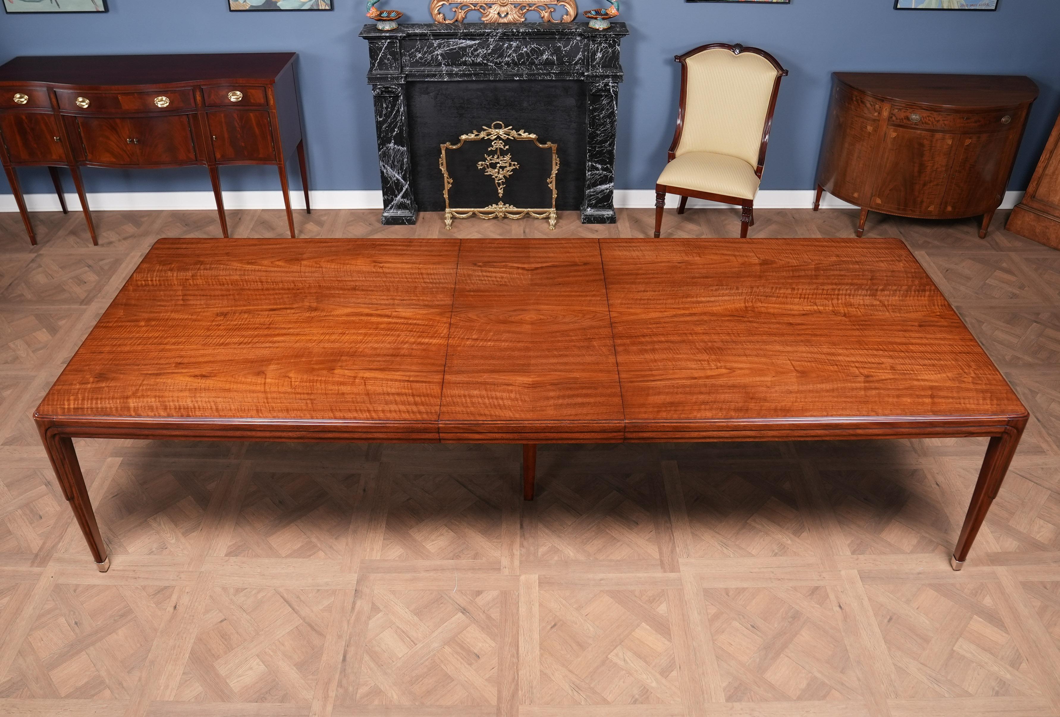 https://a.1stdibscdn.com/theodore-alexander-dorchester-dining-table-for-sale-picture-14/f_85472/f_490094221772208762377/DSC08977_master.jpg
